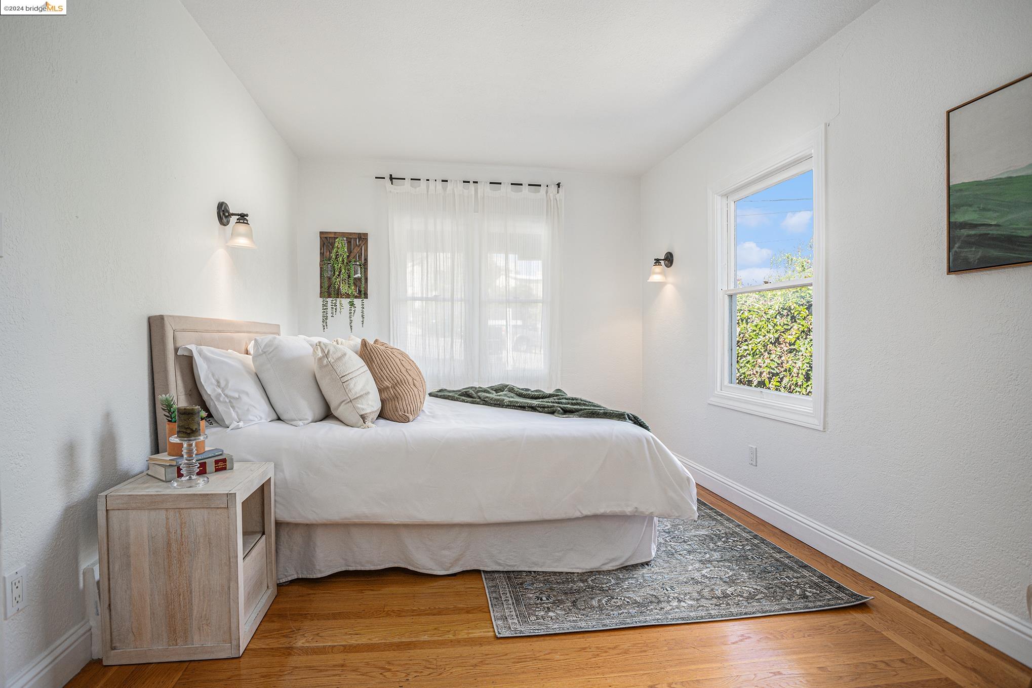 Detail Gallery Image 16 of 38 For 24 Kingsland Place, Oakland,  CA 94619 - 5 Beds | 2 Baths