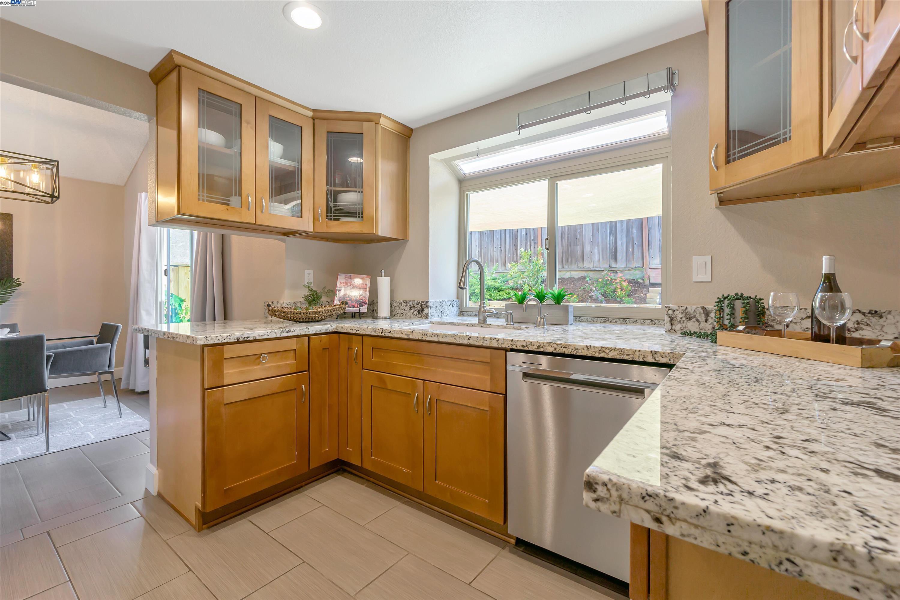 Detail Gallery Image 16 of 58 For 2132 Redrock Pl, Martinez,  CA 94553 - 4 Beds | 2/1 Baths