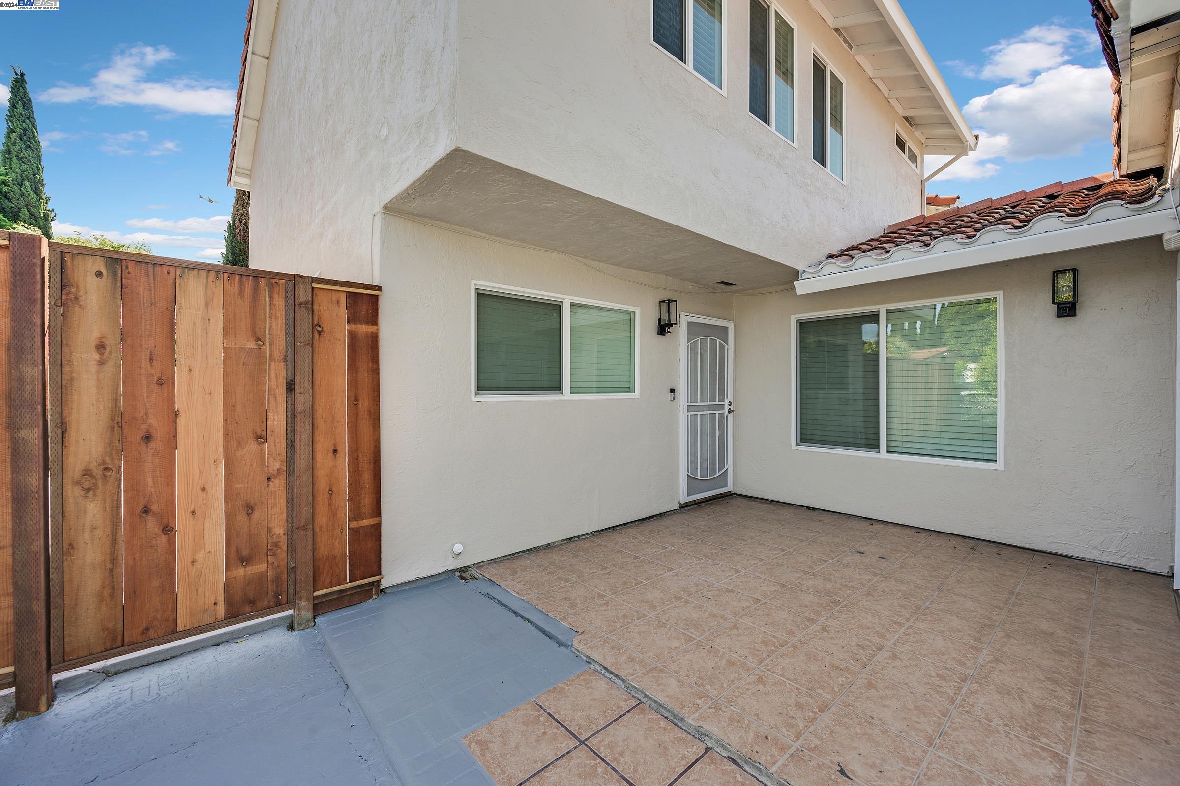 Detail Gallery Image 6 of 36 For 546 Guerra Dr, San Jose,  CA 95111 - 4 Beds | 2/1 Baths