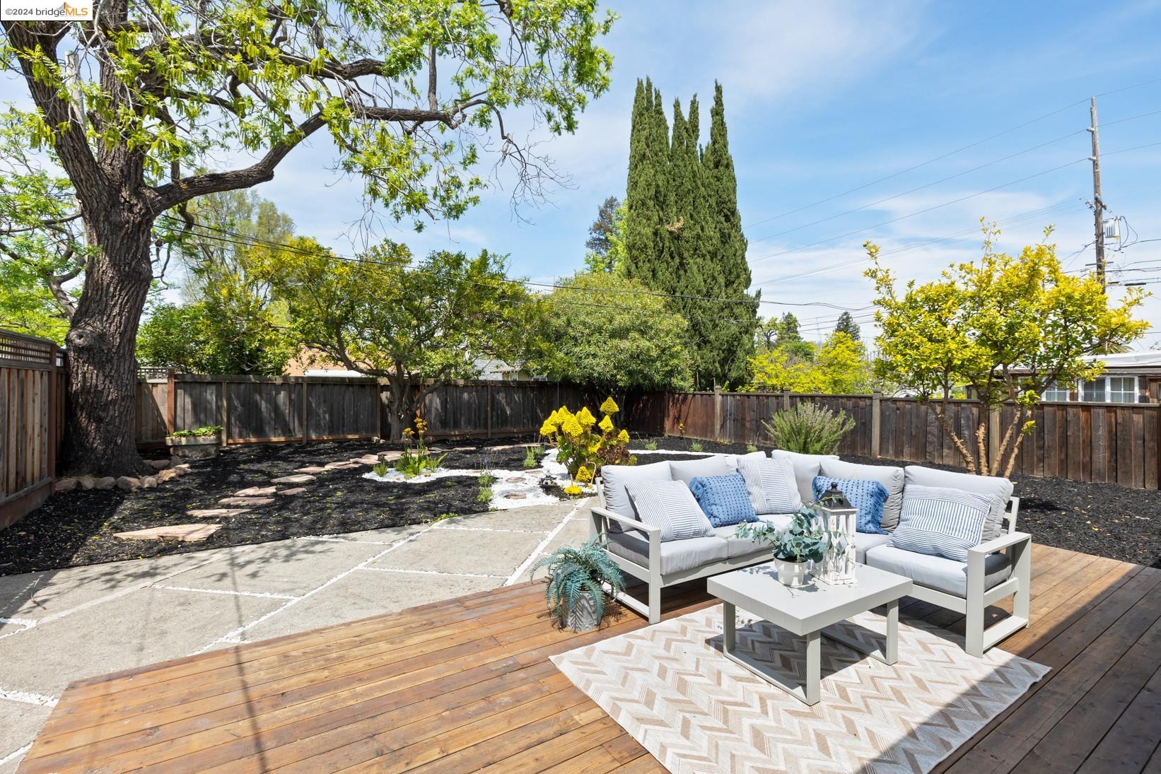 Detail Gallery Image 27 of 30 For 1614 Pecan Ct, Redwood City,  CA 94061 - 3 Beds | 2 Baths