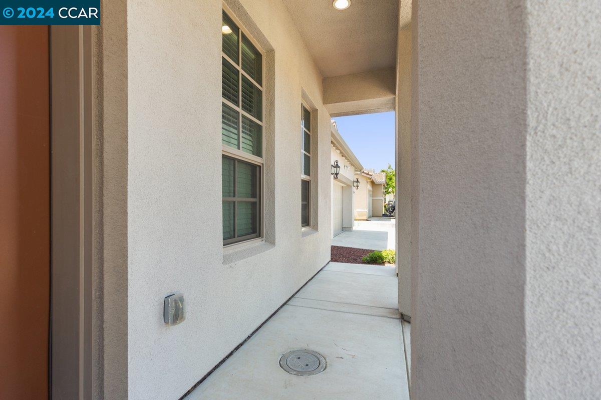 Detail Gallery Image 4 of 31 For 1240 Fawn Lily Dr, Patterson,  CA 95363 - 5 Beds | 2 Baths