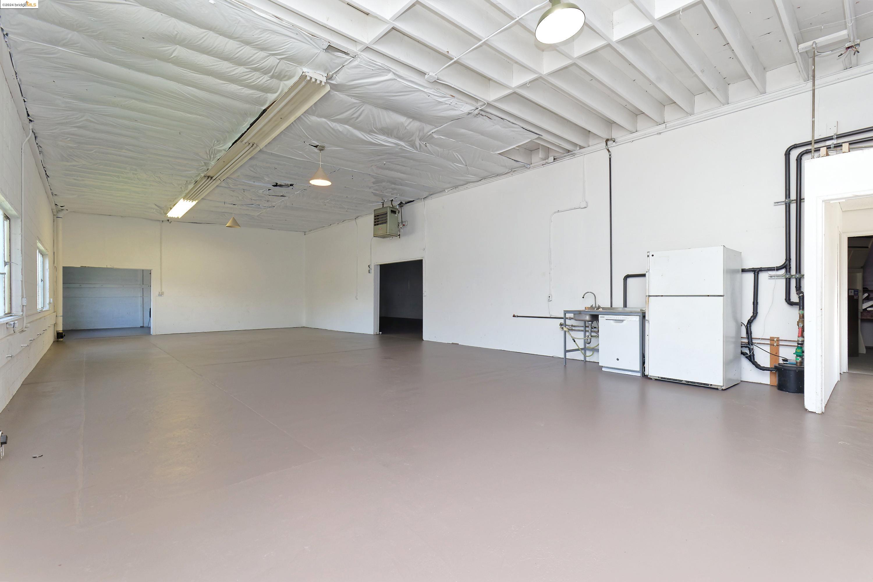 950 54Th St, Oakland, California 94608, ,Commercial Lease,For Rent,950 54Th St,41066433