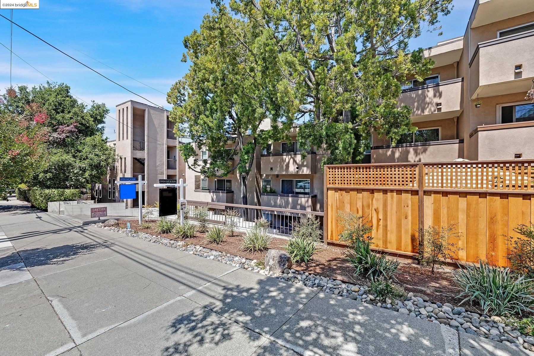 407 Orange St # 205, Oakland, California 94610, 1 Bedroom Bedrooms, 3 Rooms Rooms,1 BathroomBathrooms,Residential,For Sale,407 Orange St # 205,41067621