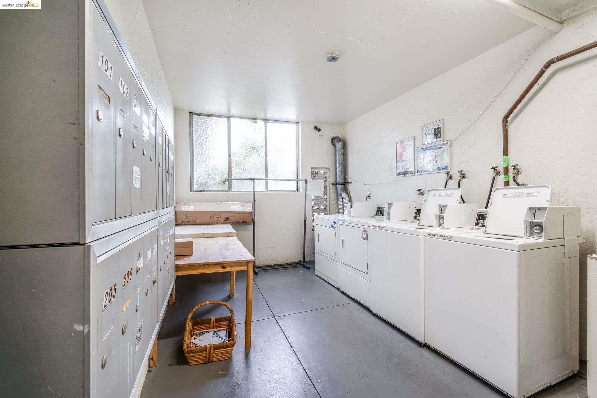 427 Lagunitas Ave # 106, Oakland, California 94610, 1 Bedroom Bedrooms, ,1 BathroomBathrooms,Residential,For Sale,427 Lagunitas Ave # 106,41068174