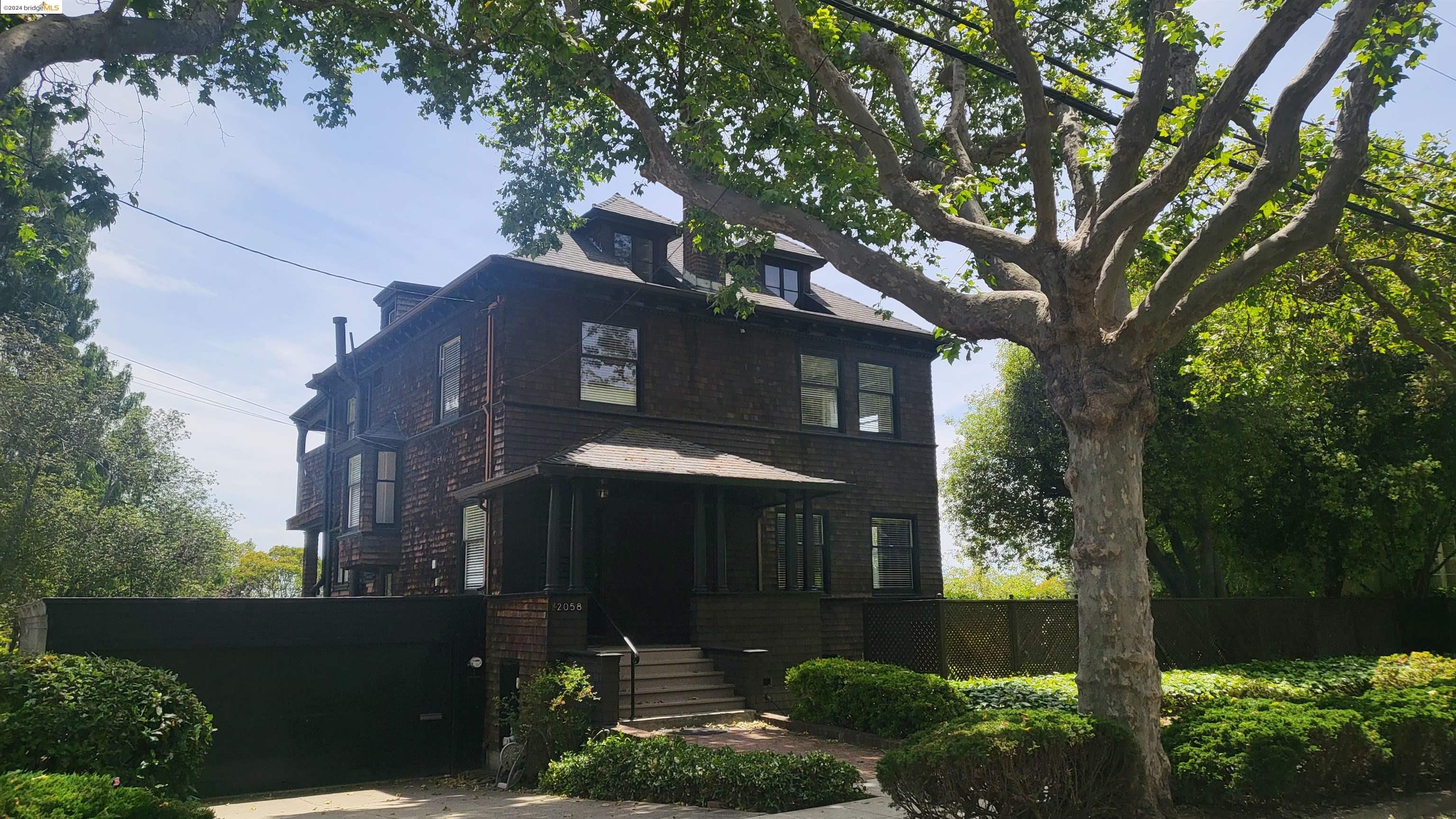 2058 Oakland Ave