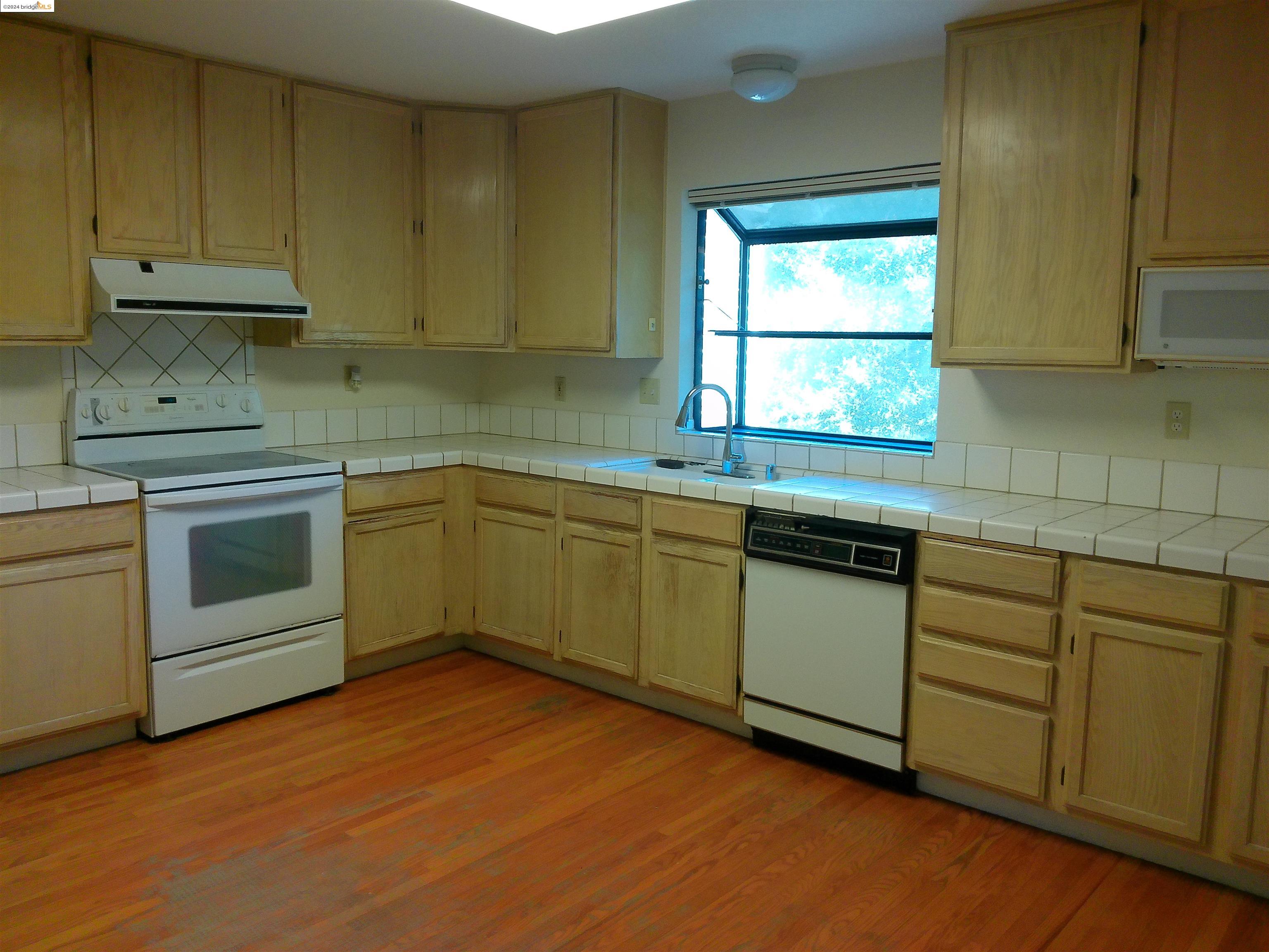 Photo #4: 41070524 Listing 