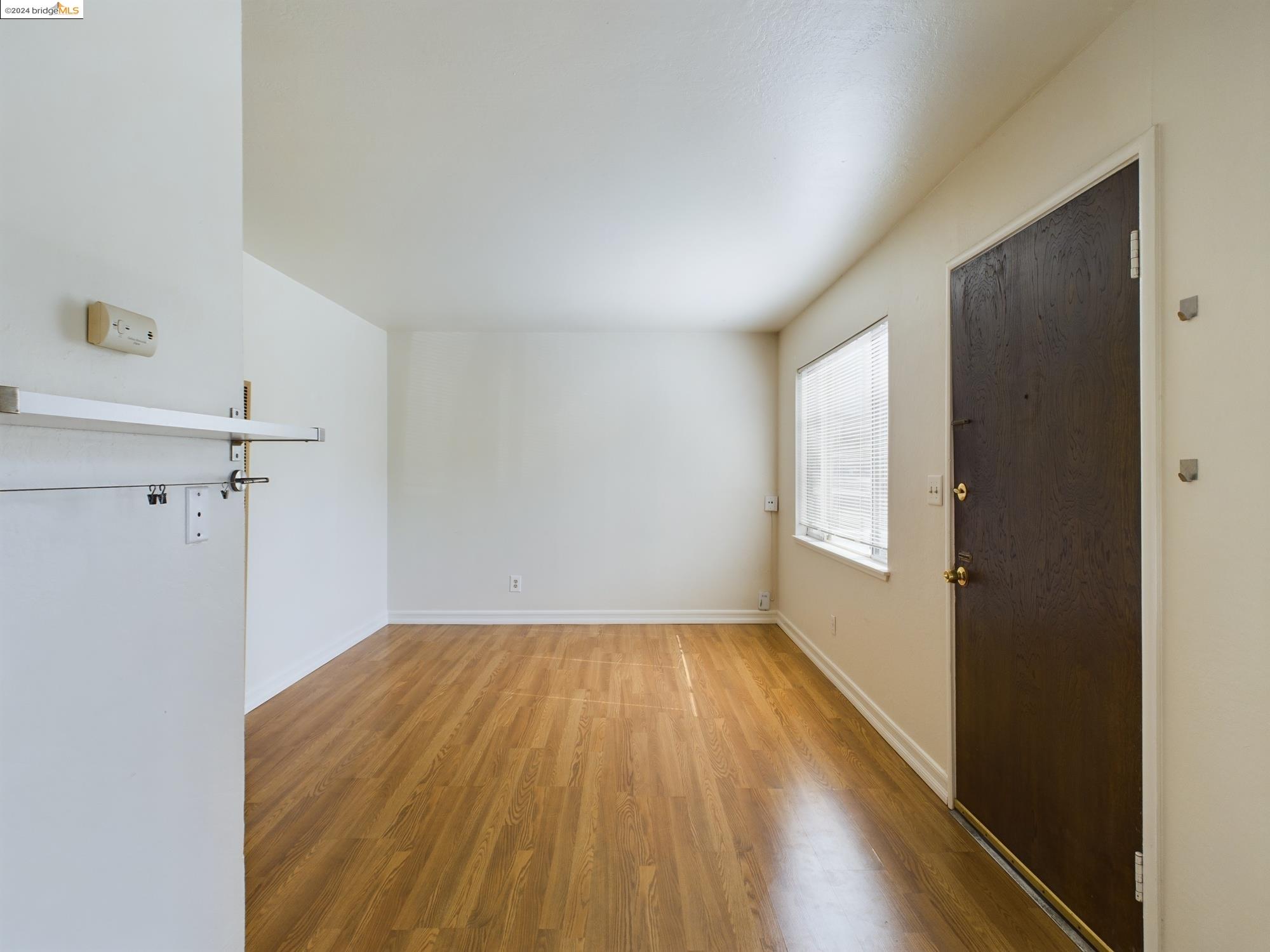 3805 Opal St, Oakland, California 94609, 1 Bedroom Bedrooms, 3 Rooms Rooms,1 BathroomBathrooms,Residential Lease,For Rent,3805 Opal St,41071758