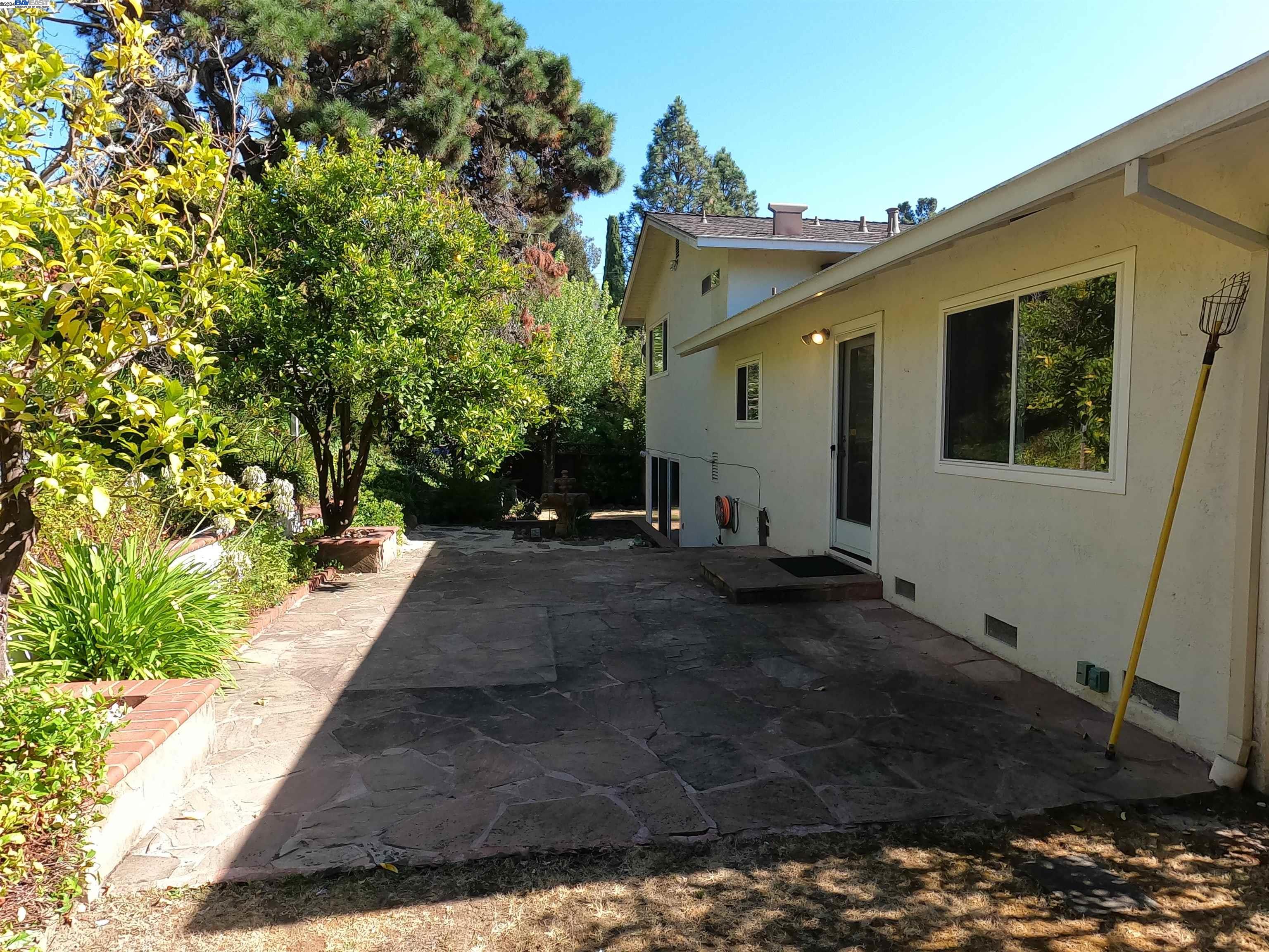 16998 Lamont, Castro Valley, California 94546, 3 Bedrooms Bedrooms, 9 Rooms Rooms,2 BathroomsBathrooms,Residential Lease,For Rent,16998 Lamont,41072169