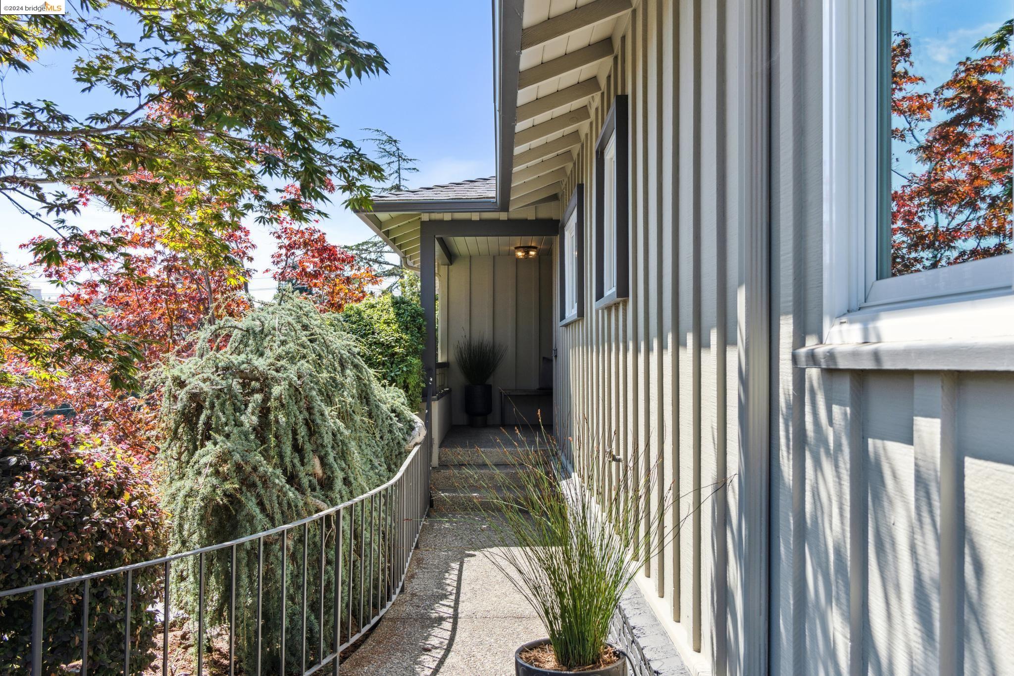 19 Reata Pl, Oakland, California 94618, 3 Bedrooms Bedrooms, 5 Rooms Rooms,2 BathroomsBathrooms,Residential,For Sale,19 Reata Pl,41072706