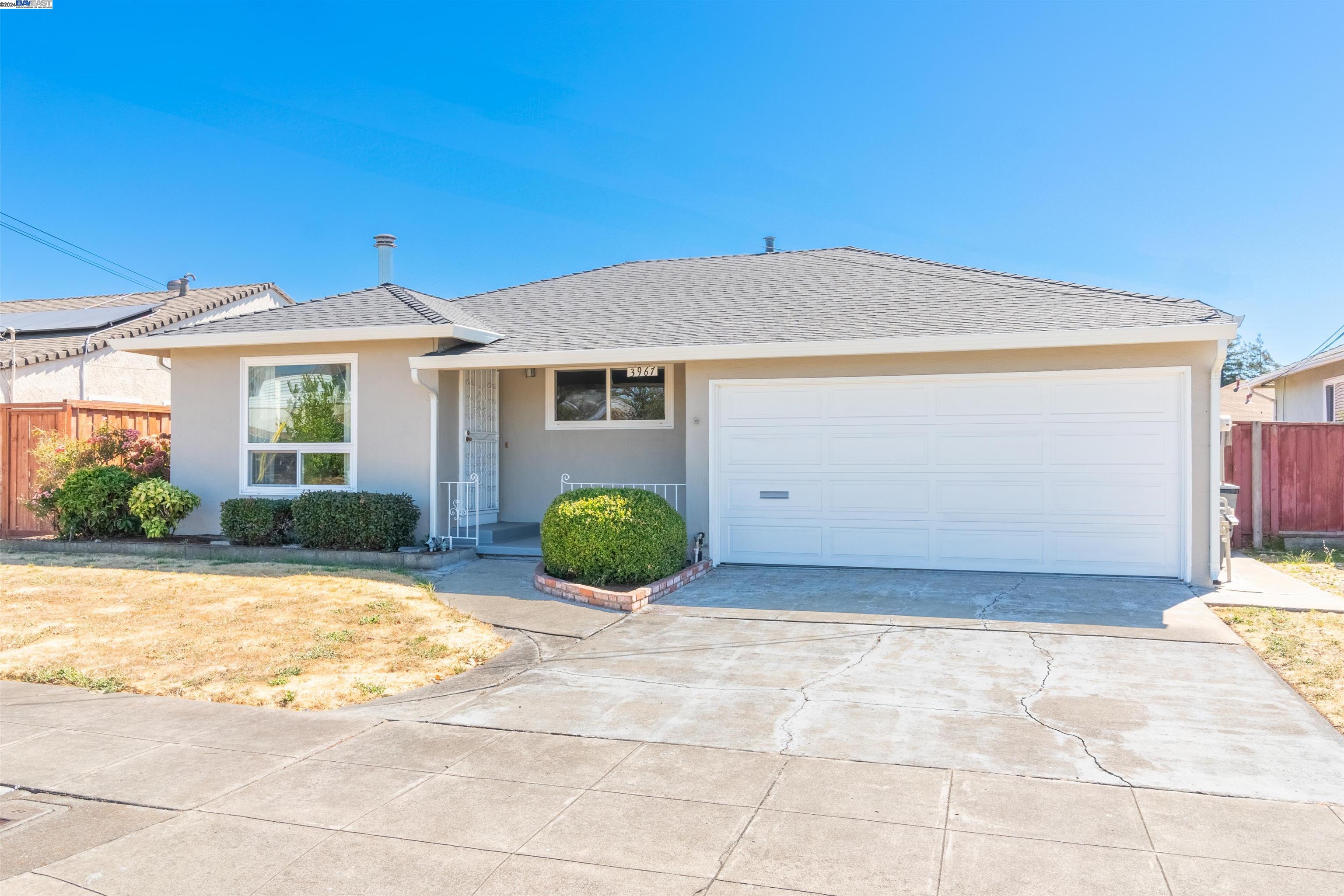 3967 Monterey Blvd, San Leandro, California 94578, 3 Bedrooms Bedrooms, 6 Rooms Rooms,1 BathroomBathrooms,Residential,For Sale,3967 Monterey Blvd,41073177