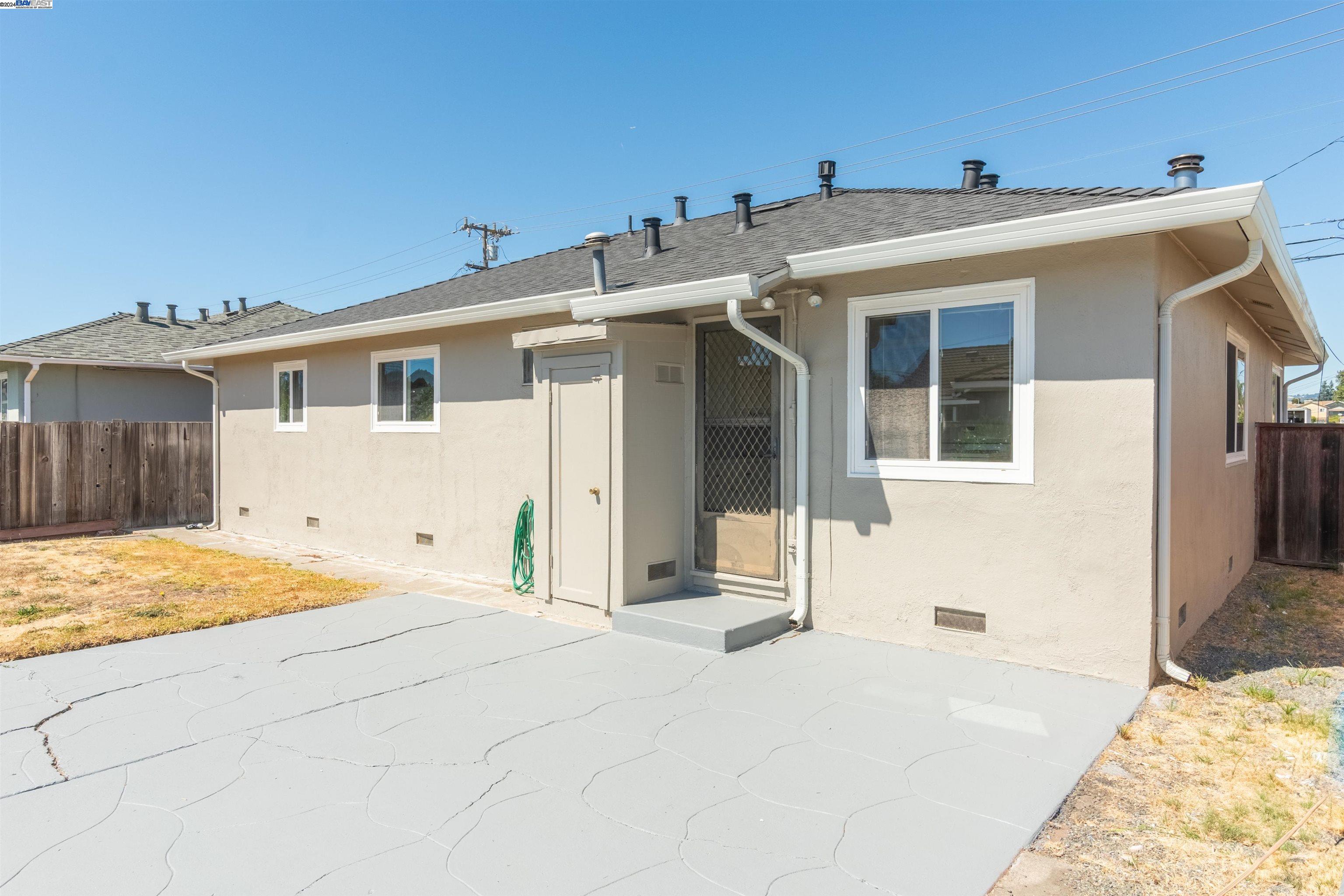 3967 Monterey Blvd, San Leandro, California 94578, 3 Bedrooms Bedrooms, 6 Rooms Rooms,1 BathroomBathrooms,Residential,For Sale,3967 Monterey Blvd,41073177