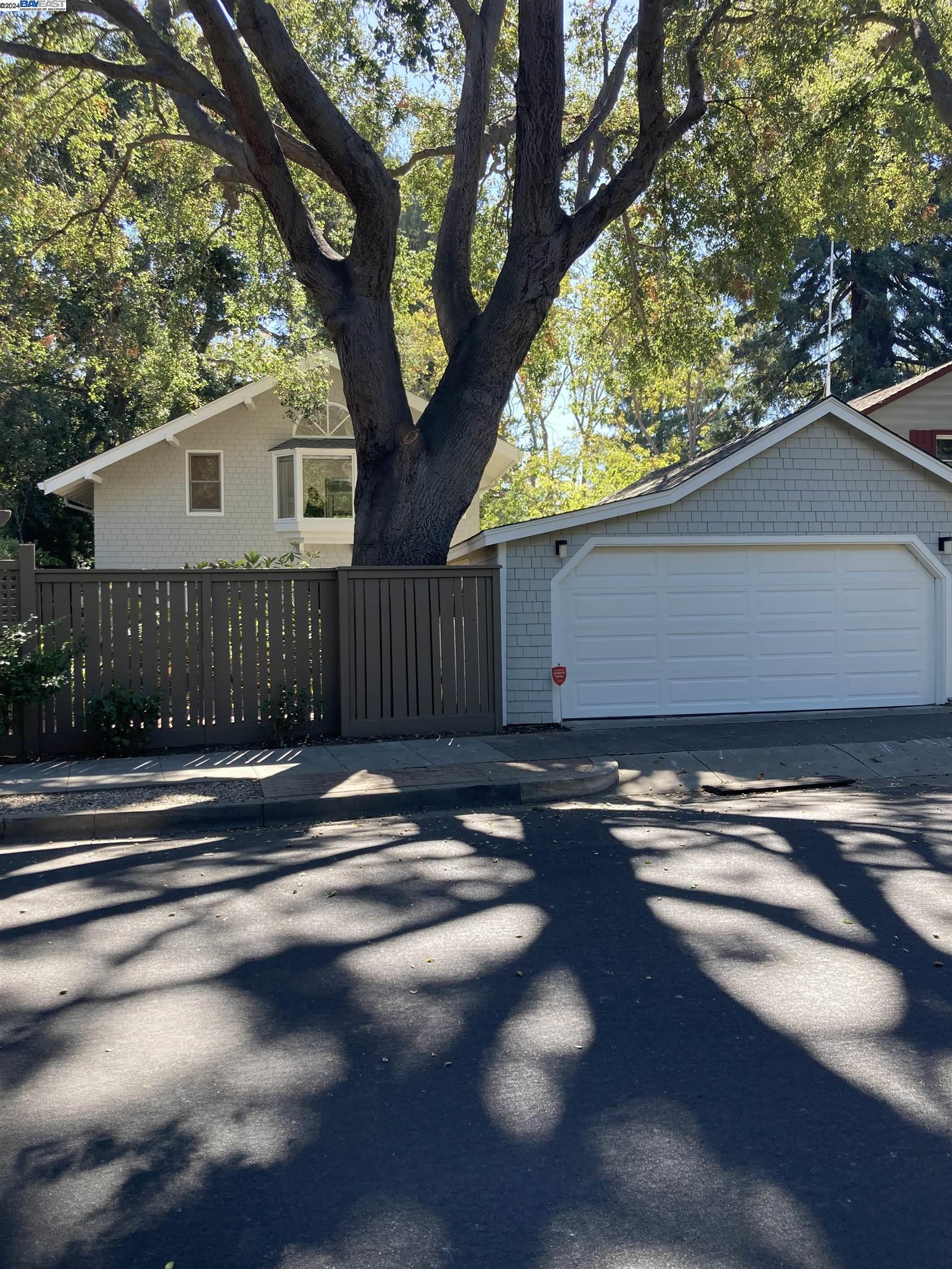 835 Lytton Ave, Palo Alto, California 94301, 3 Bedrooms Bedrooms, 9 Rooms Rooms,3 BathroomsBathrooms,Residential Lease,For Rent,835 Lytton Ave,41073225