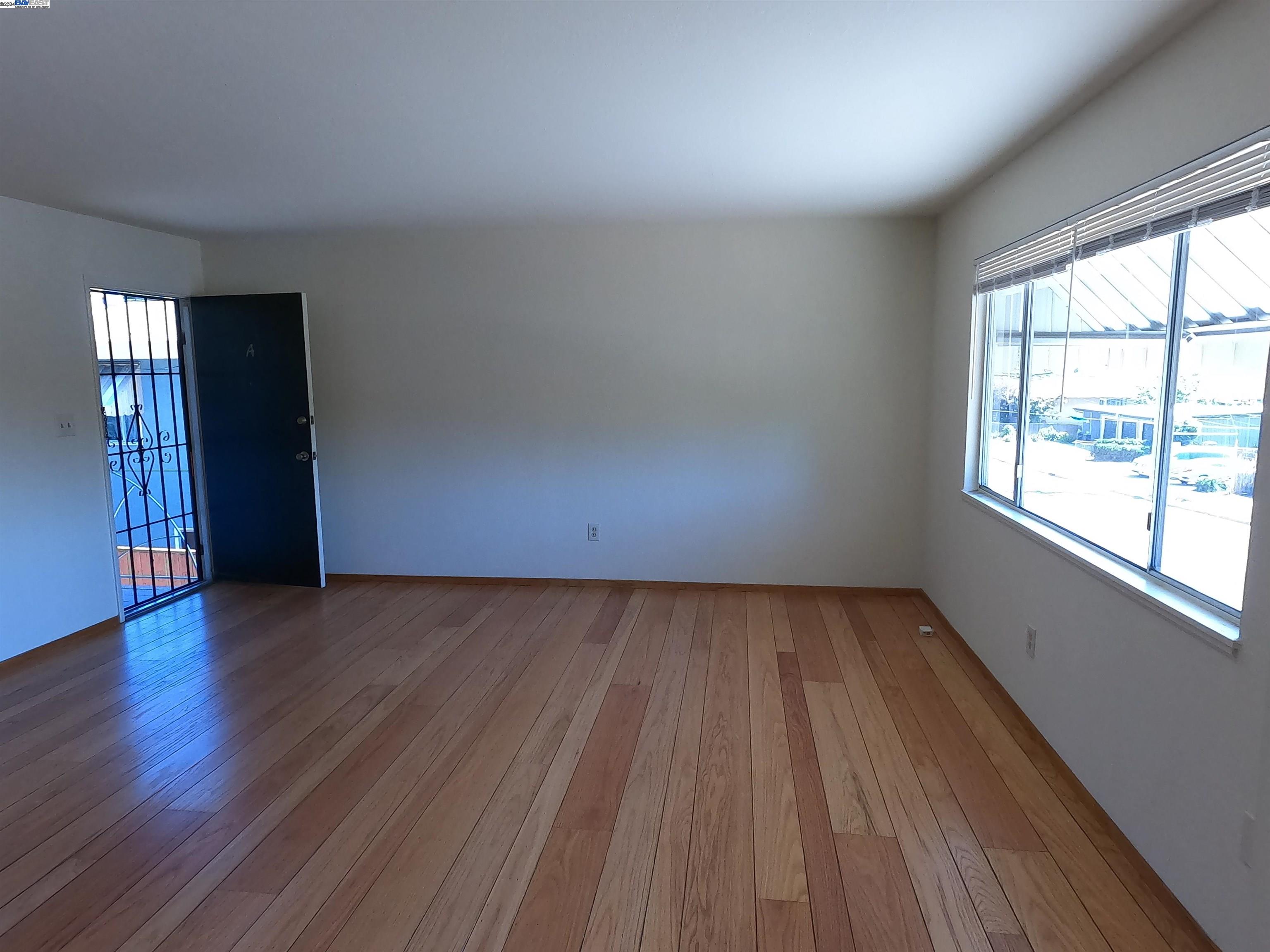 2914 Carmel St # A, Oakland, California 94602, 2 Bedrooms Bedrooms, 4 Rooms Rooms,1 BathroomBathrooms,Residential Lease,For Rent,2914 Carmel St # A,41073486