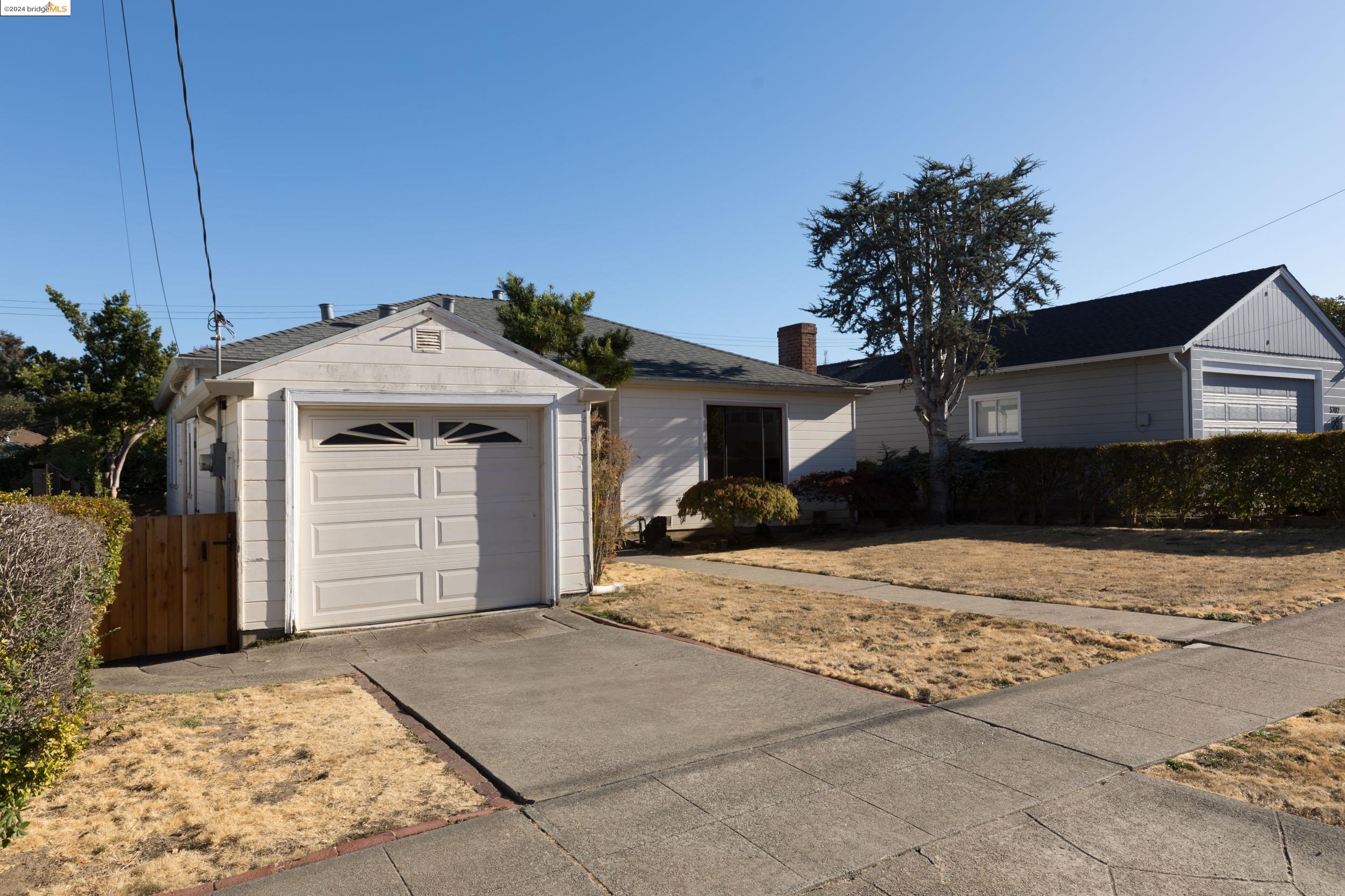 5708 Fresno Ave, Richmond, California 94804, 3 Bedrooms Bedrooms, 6 Rooms Rooms,1 BathroomBathrooms,Residential,For Sale,5708 Fresno Ave,41073511