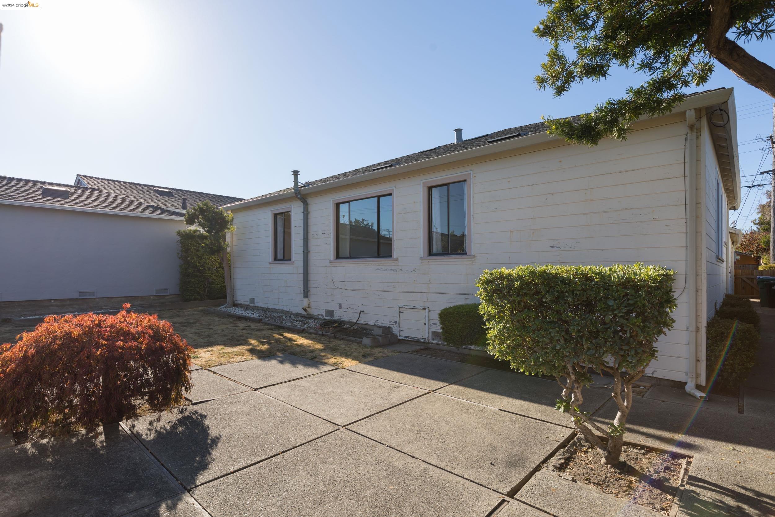 5708 Fresno Ave, Richmond, California 94804, 3 Bedrooms Bedrooms, 6 Rooms Rooms,1 BathroomBathrooms,Residential,For Sale,5708 Fresno Ave,41073511