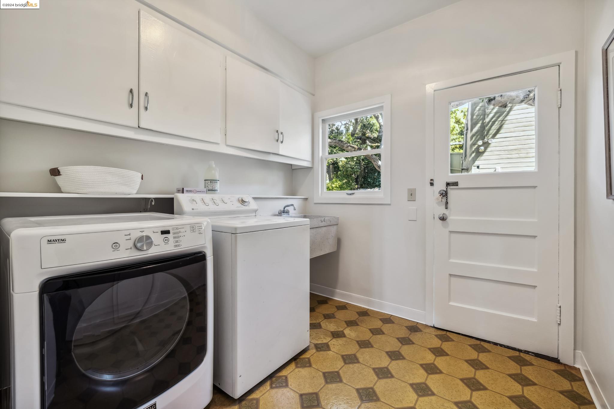 583 Santa Clara Ave, Berkeley, California 94707, 3 Bedrooms Bedrooms, 6 Rooms Rooms,1 BathroomBathrooms,Residential,For Sale,583 Santa Clara Ave,41073543