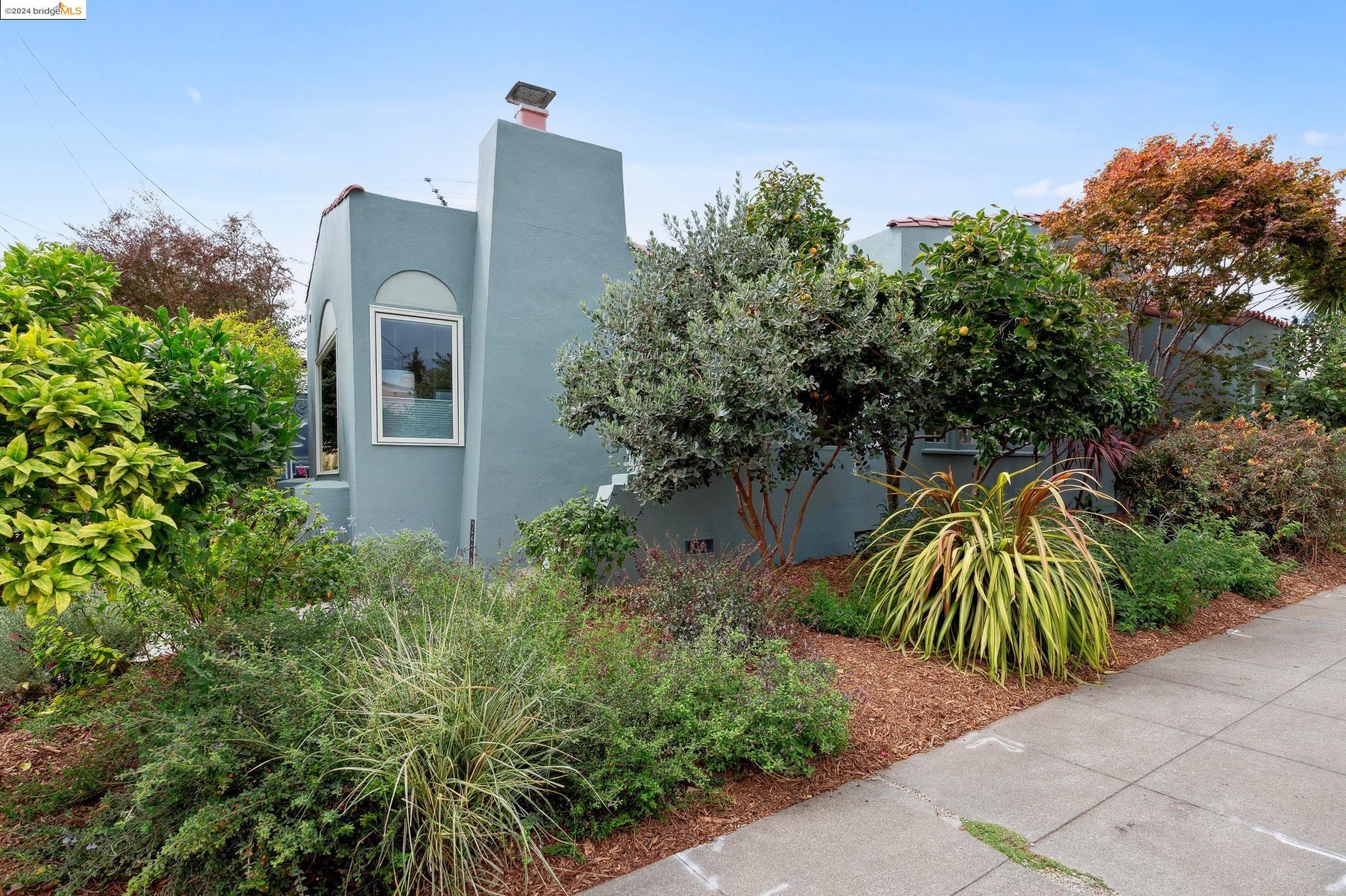 2627 Eastman Ave, Oakland, California 94619, 2 Bedrooms Bedrooms, 6 Rooms Rooms,1 BathroomBathrooms,Residential,For Sale,2627 Eastman Ave,41073645