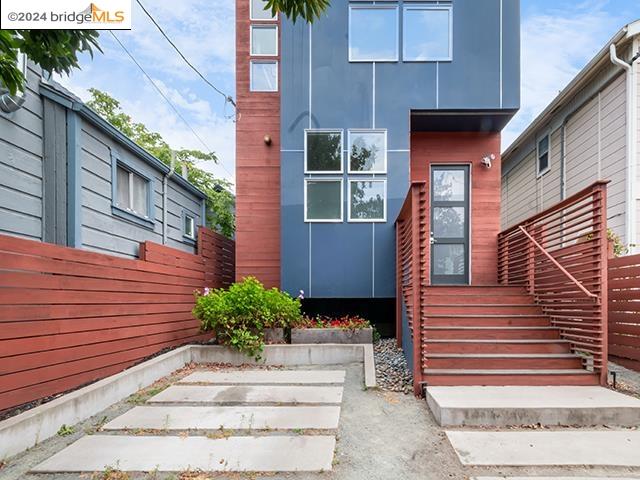 1582 5Th St, Oakland, California 94607, 2 Bedrooms Bedrooms, 6 Rooms Rooms,1 BathroomBathrooms,Residential Lease,For Rent,1582 5Th St,41074465