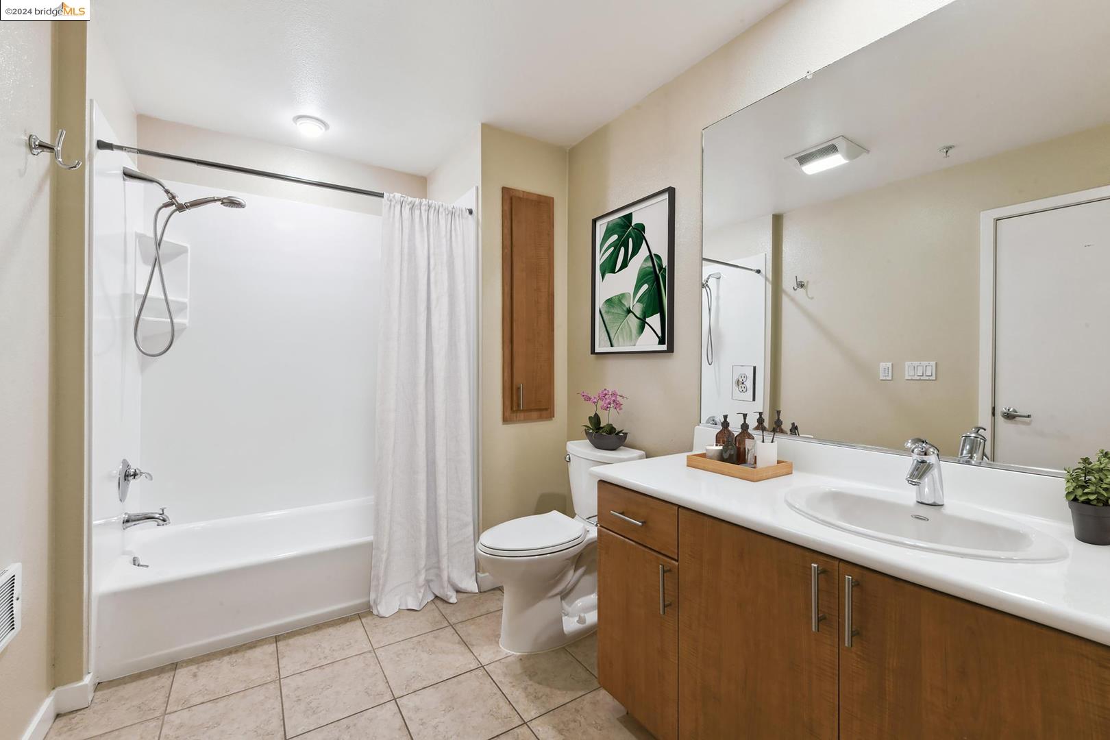 3090 Glascock ST # 309, Oakland, California 94601, 1 Bedroom Bedrooms, 3 Rooms Rooms,1 BathroomBathrooms,Residential,For Sale,3090 Glascock ST # 309,41076721