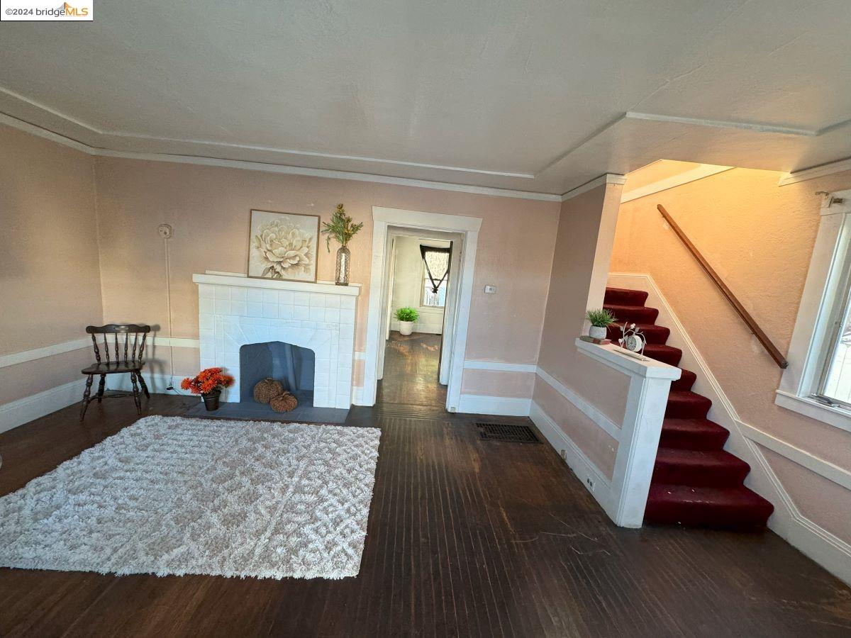 3643 E 16Th St, Oakland, California 94601, 2 Bedrooms Bedrooms, 7 Rooms Rooms,2 BathroomsBathrooms,Residential,For Sale,3643 E 16Th St,41077032