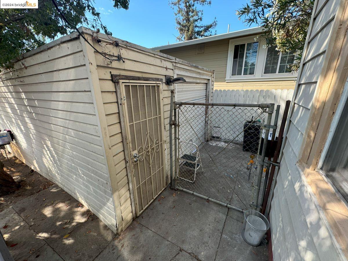 3643 E 16Th St, Oakland, California 94601, 2 Bedrooms Bedrooms, 7 Rooms Rooms,2 BathroomsBathrooms,Residential,For Sale,3643 E 16Th St,41077032