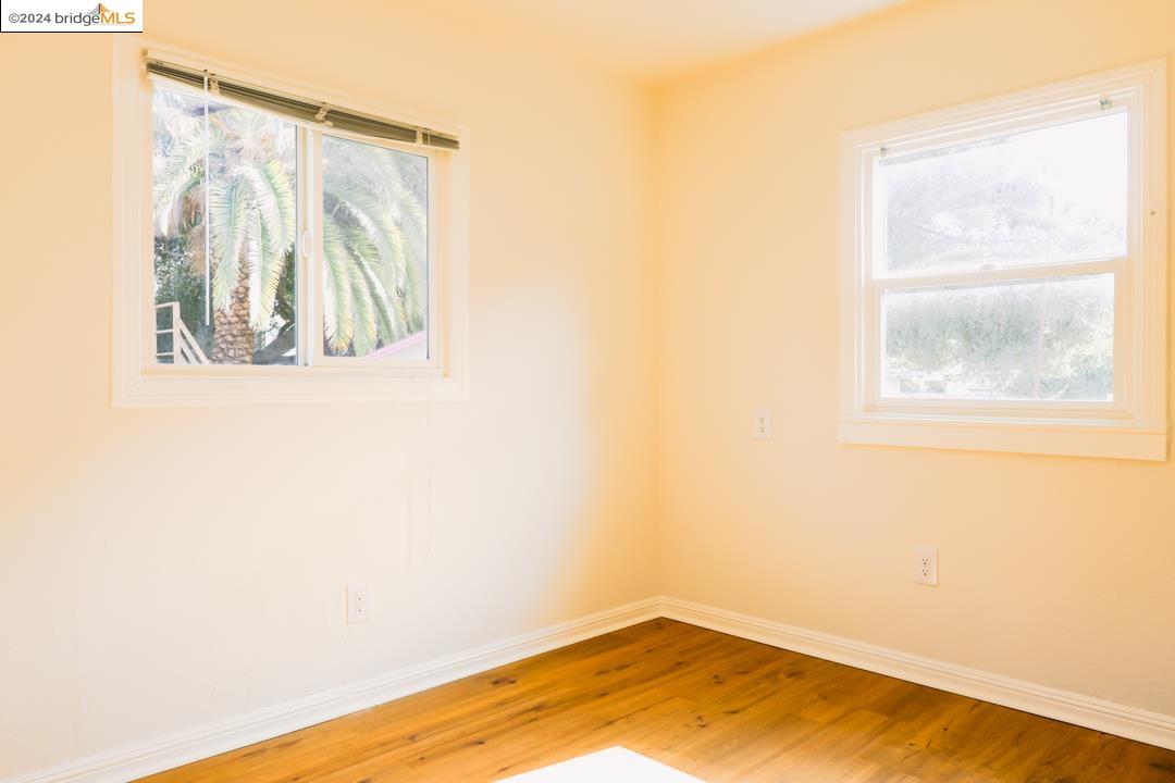 1175 12th St., Oakland, California 94607, 3 Bedrooms Bedrooms, 7 Rooms Rooms,2 BathroomsBathrooms,Residential Lease,For Rent,1175 12th St.,41077467