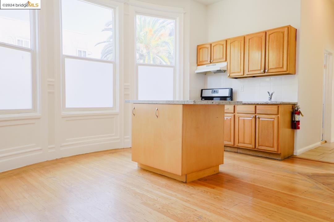 1175 12th St., Oakland, California 94607, 3 Bedrooms Bedrooms, 7 Rooms Rooms,2 BathroomsBathrooms,Residential Lease,For Rent,1175 12th St.,41077467