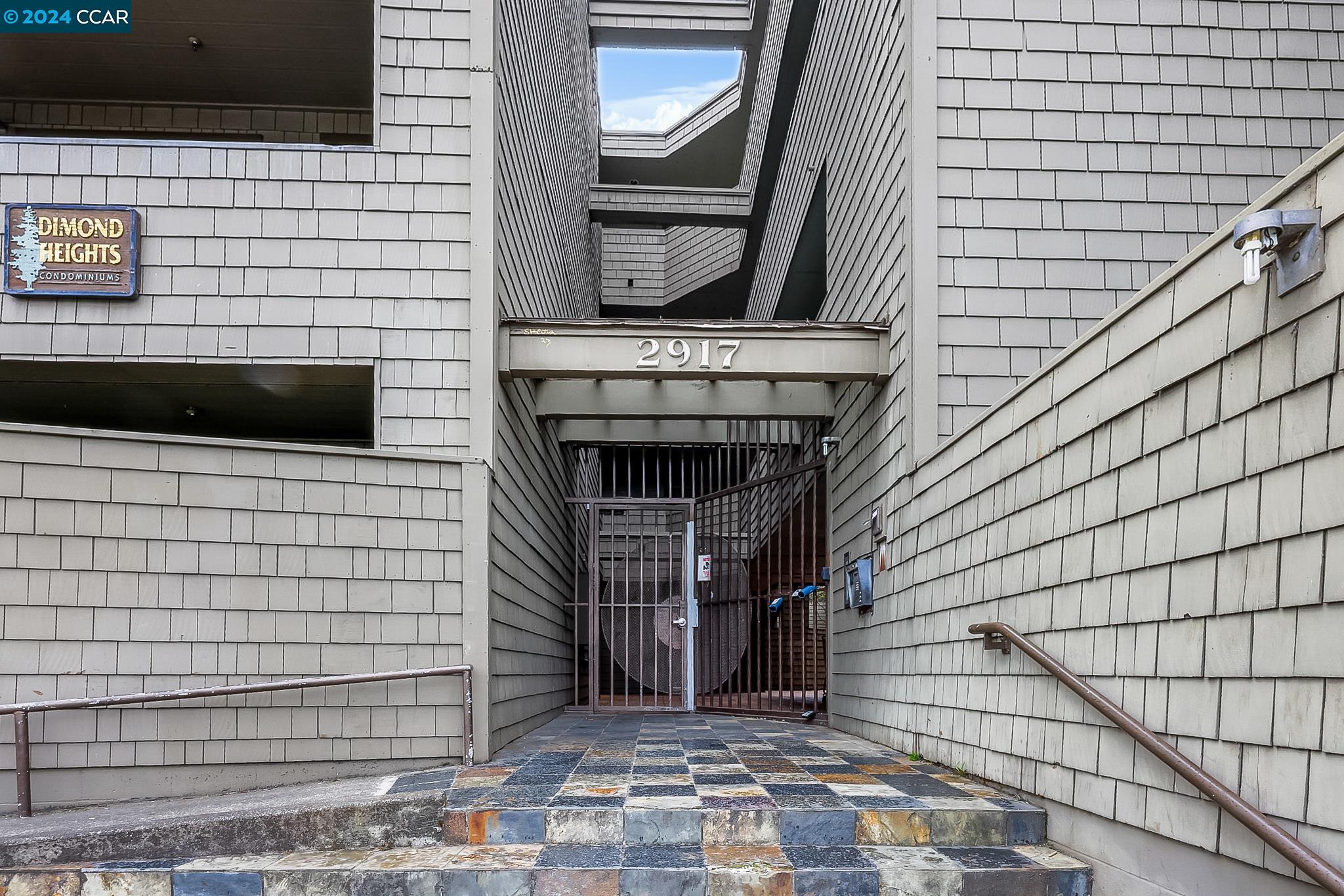 2917 Macarthur Blvd # 2A, Oakland, California 94602, 2 Bedrooms Bedrooms, 4 Rooms Rooms,1 BathroomBathrooms,Residential,For Sale,2917 Macarthur Blvd # 2A,41079509