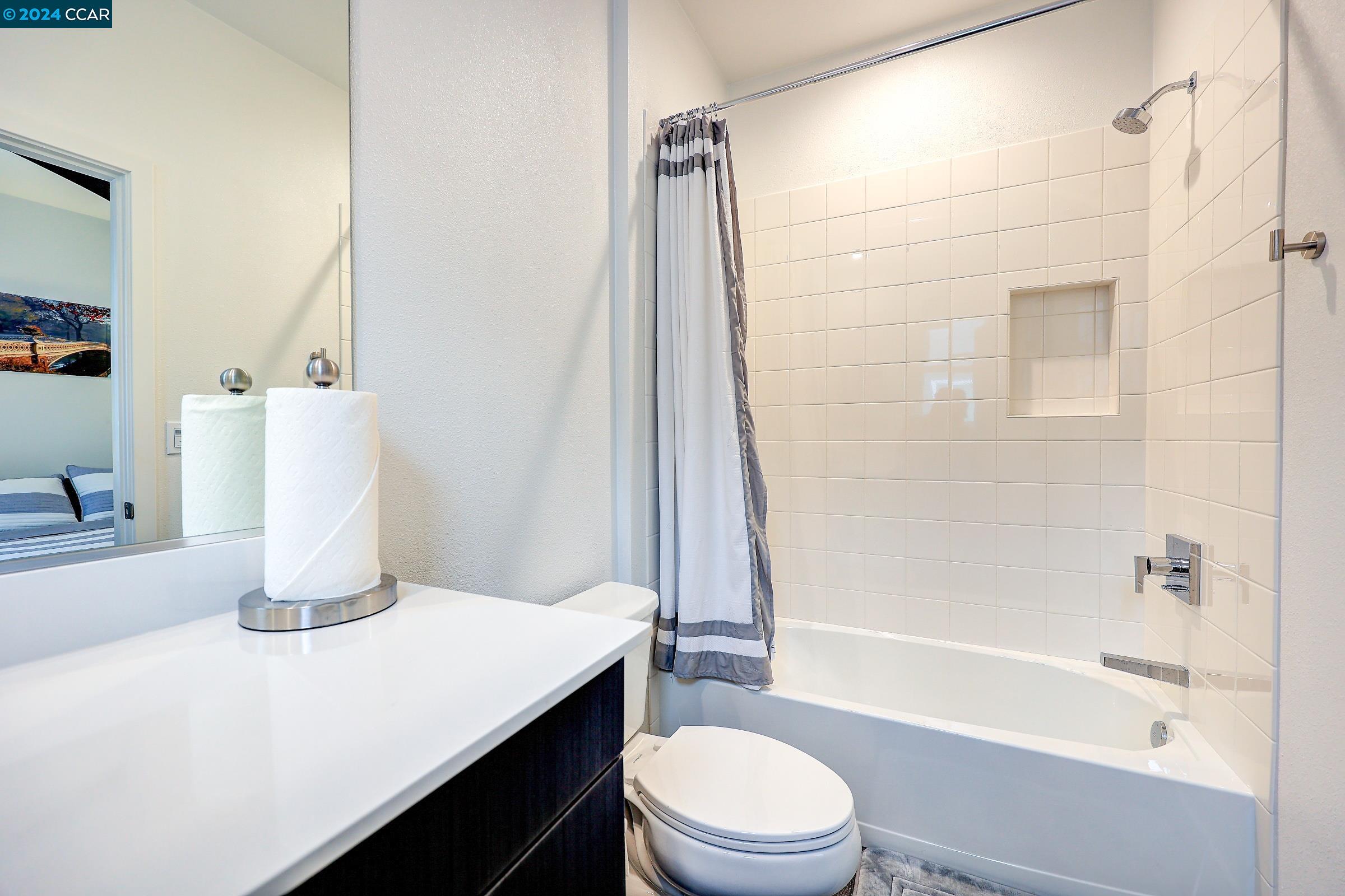 3937 Wattling St # 1, Oakland, California 94601, 3 Bedrooms Bedrooms, 6 Rooms Rooms,3 BathroomsBathrooms,Residential Lease,For Rent,3937 Wattling St # 1,41079589