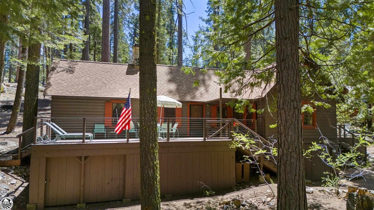 Detail Gallery Image 2 of 31 For 204 Sugarpine, Pinecrest,  CA 95364 - 3 Beds | 2 Baths