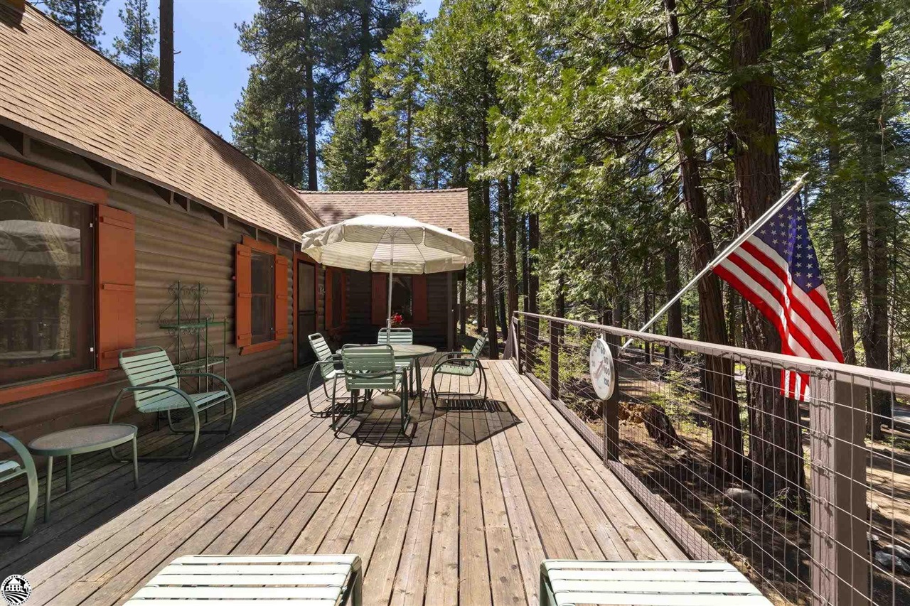 Detail Gallery Image 4 of 31 For 204 Sugarpine, Pinecrest,  CA 95364 - 3 Beds | 2 Baths