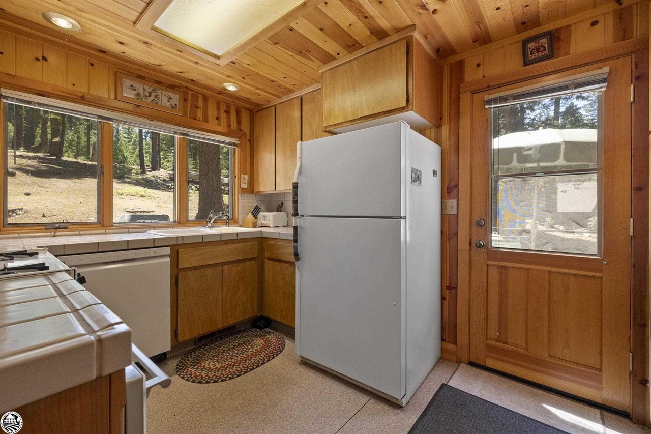 Detail Gallery Image 7 of 31 For 204 Sugarpine, Pinecrest,  CA 95364 - 3 Beds | 2 Baths