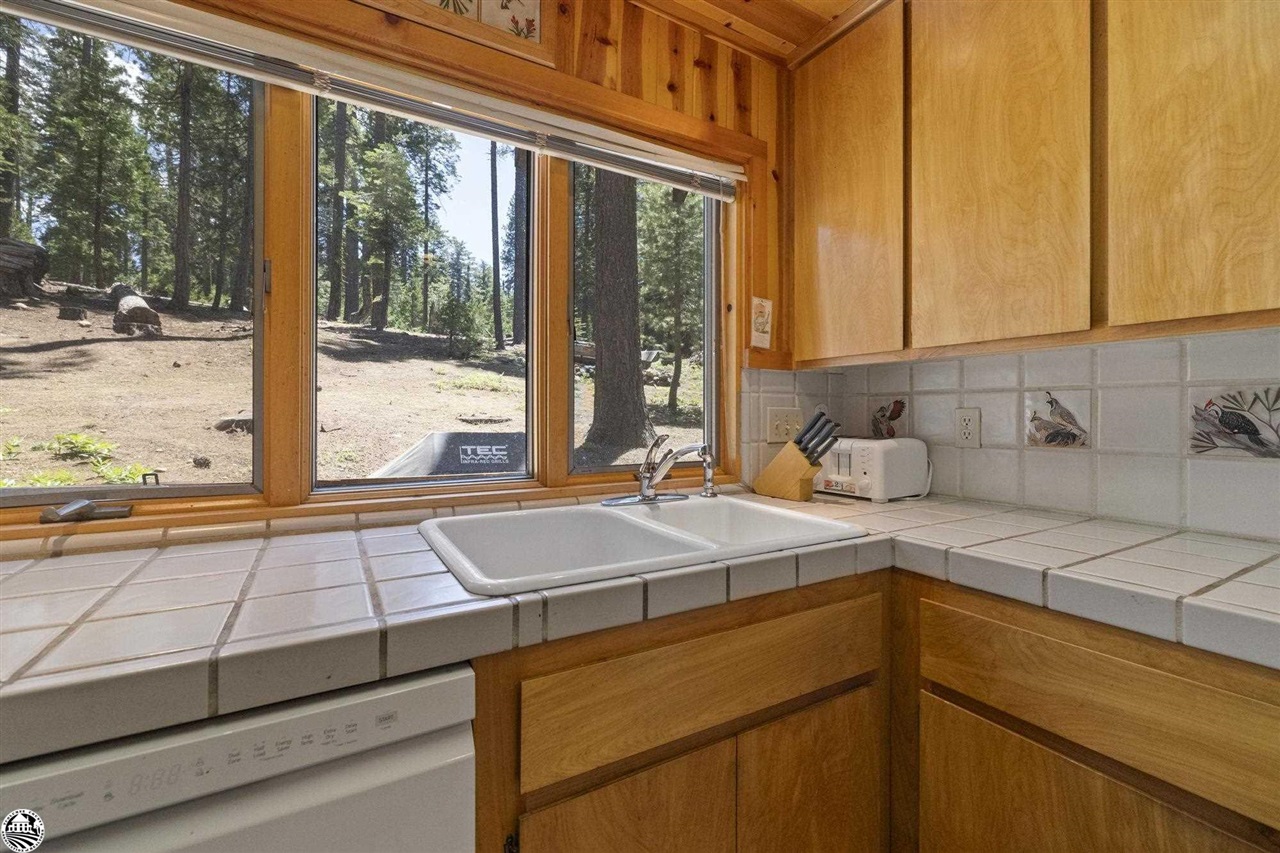Detail Gallery Image 8 of 31 For 204 Sugarpine, Pinecrest,  CA 95364 - 3 Beds | 2 Baths