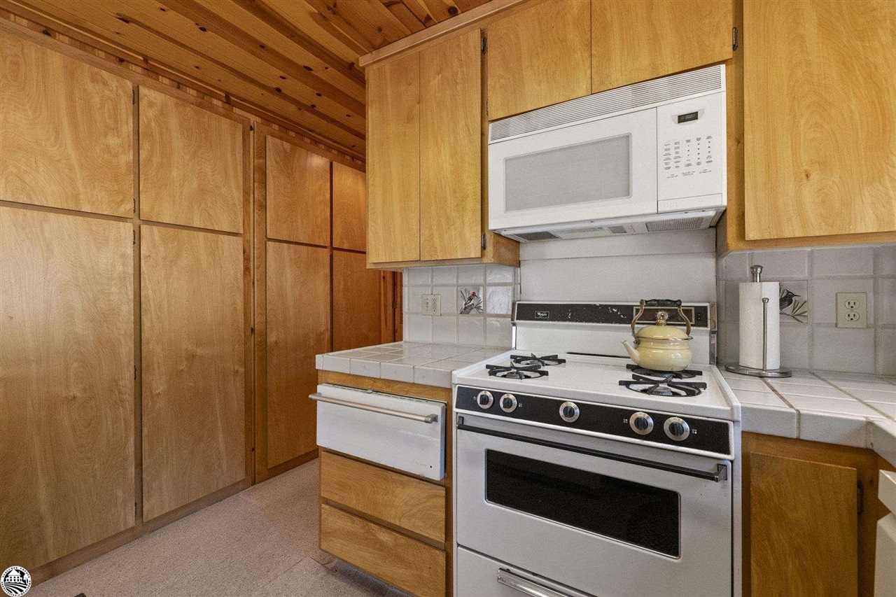 Detail Gallery Image 9 of 31 For 204 Sugarpine, Pinecrest,  CA 95364 - 3 Beds | 2 Baths