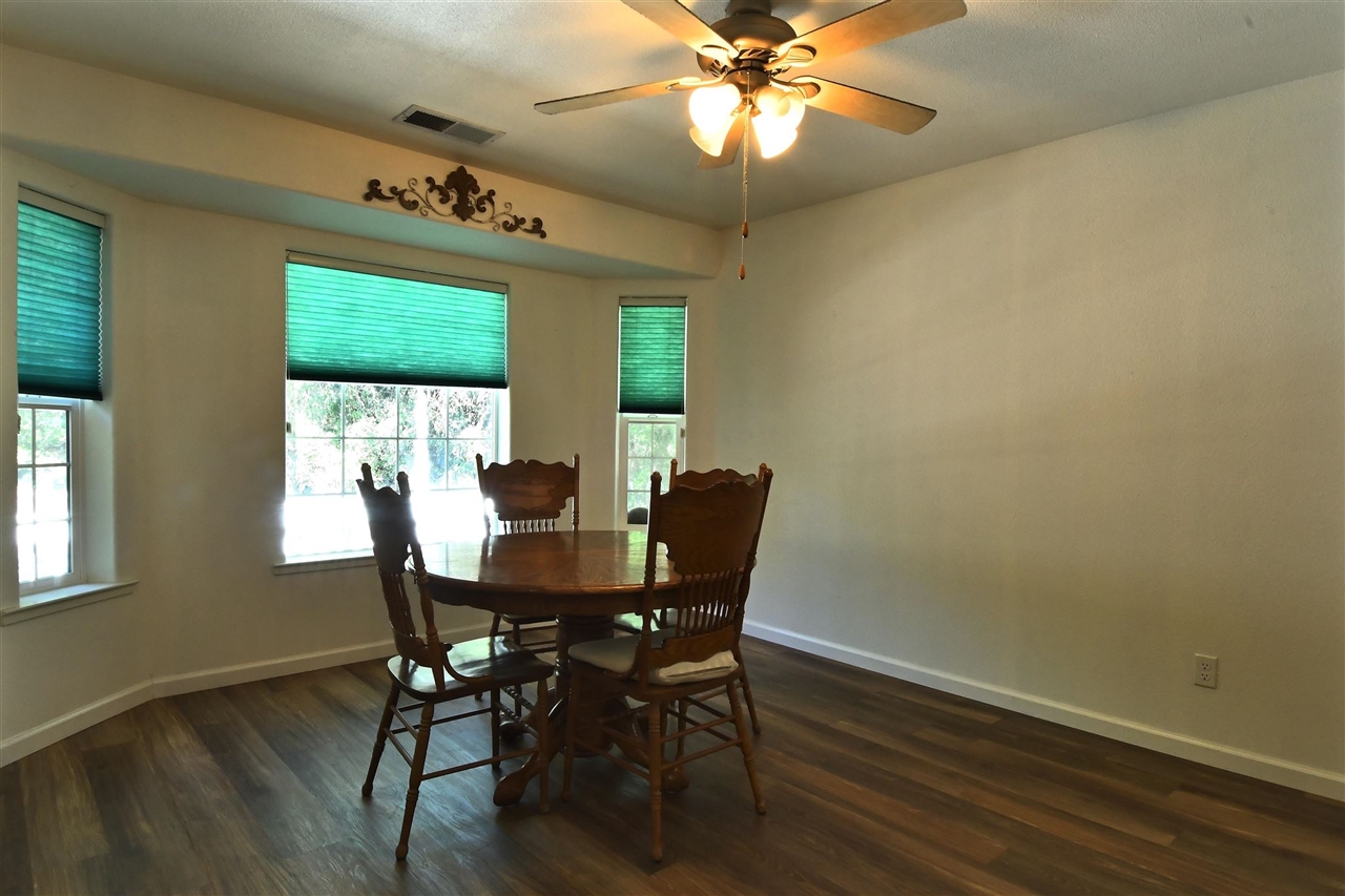 Detail Gallery Image 9 of 39 For 20439 Pine Mountain Dr., Groveland,  CA 95321-9583 - 3 Beds | 2 Baths