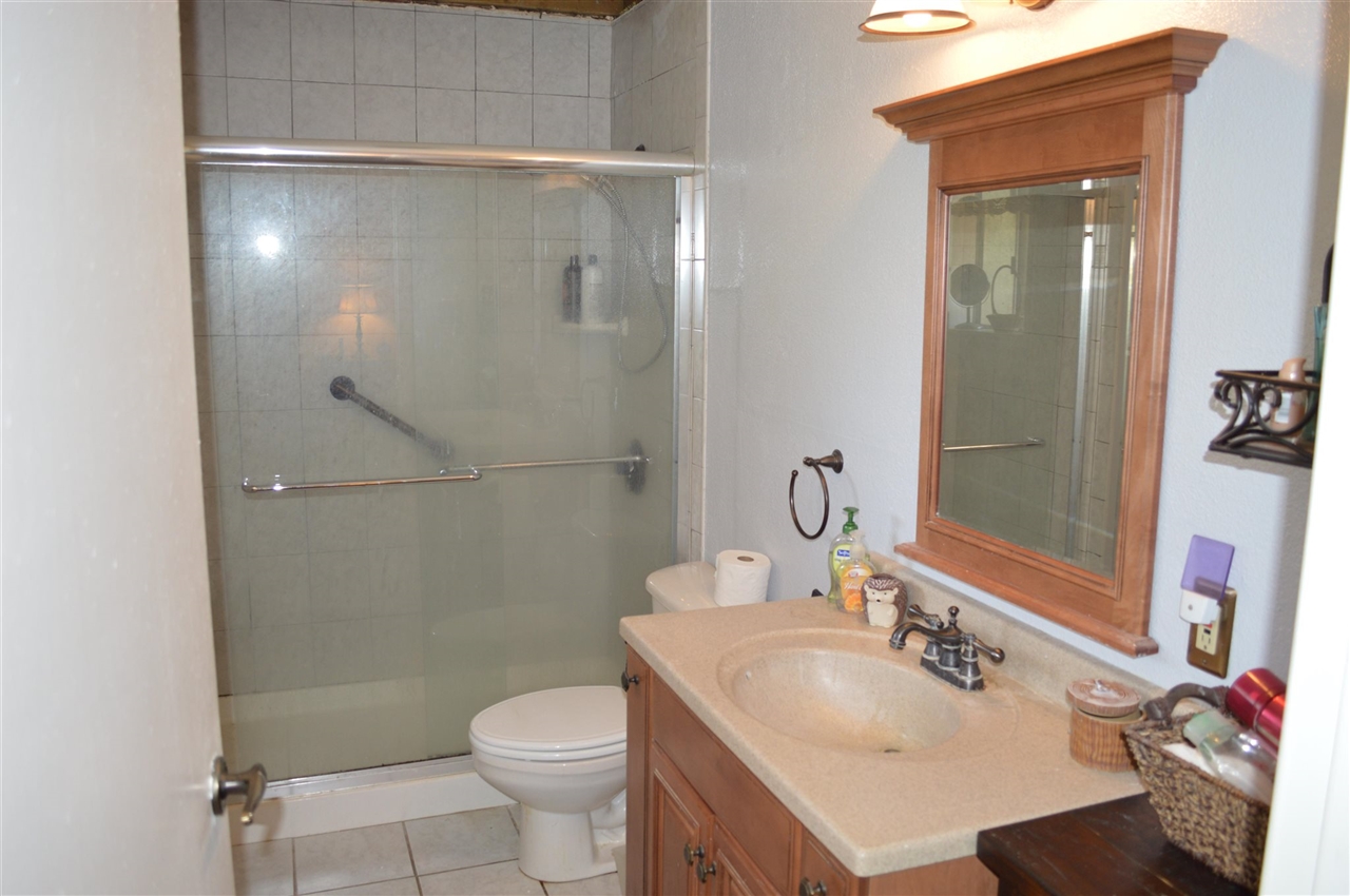 Detail Gallery Image 13 of 39 For 6337 Cerro Sierra, Greeley Hills,  CA 95311-9503 - 4 Beds | 2 Baths