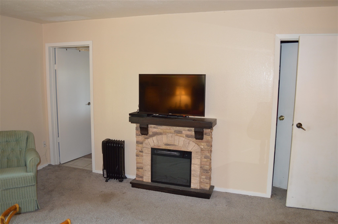 Detail Gallery Image 3 of 39 For 6337 Cerro Sierra, Greeley Hills,  CA 95311-9503 - 4 Beds | 2 Baths