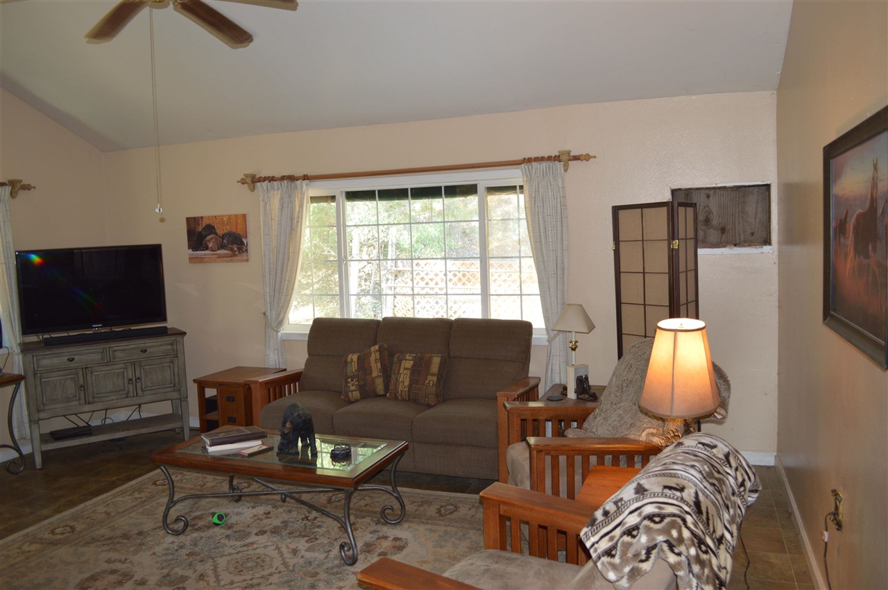 Detail Gallery Image 7 of 39 For 6337 Cerro Sierra, Greeley Hills,  CA 95311-9503 - 4 Beds | 2 Baths