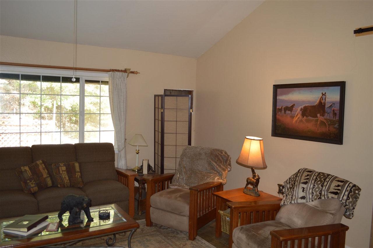 Detail Gallery Image 8 of 39 For 6337 Cerro Sierra, Greeley Hills,  CA 95311-9503 - 4 Beds | 2 Baths