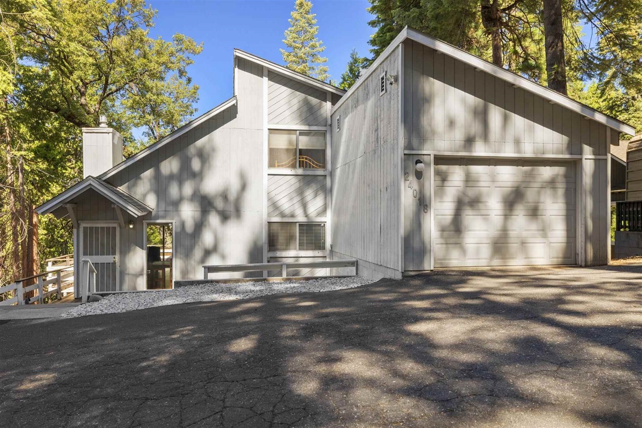 Detail Gallery Image 3 of 22 For 24018 Tuyu, Mi Wuk Village,  CA 95346 - 3 Beds | 2 Baths