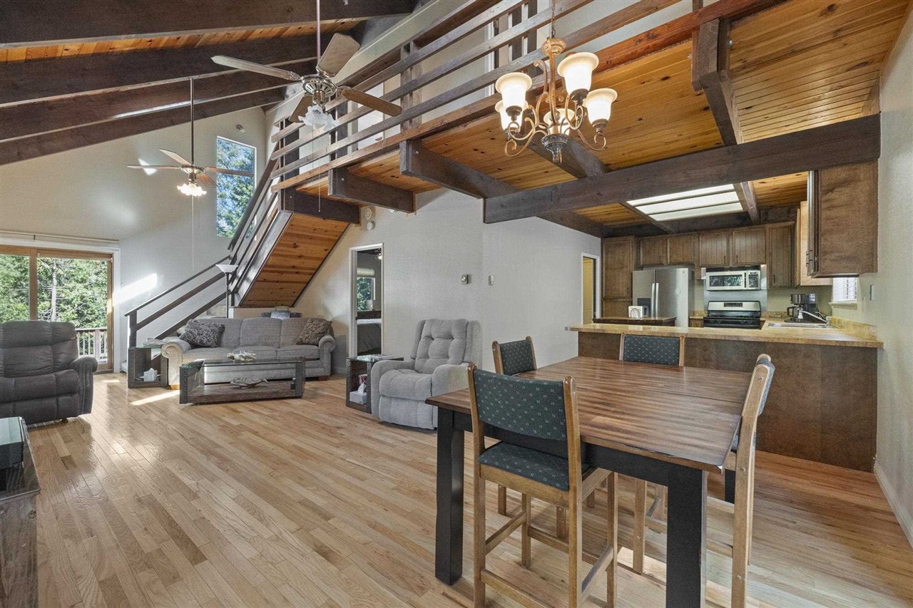 Detail Gallery Image 4 of 22 For 24018 Tuyu, Mi Wuk Village,  CA 95346 - 3 Beds | 2 Baths