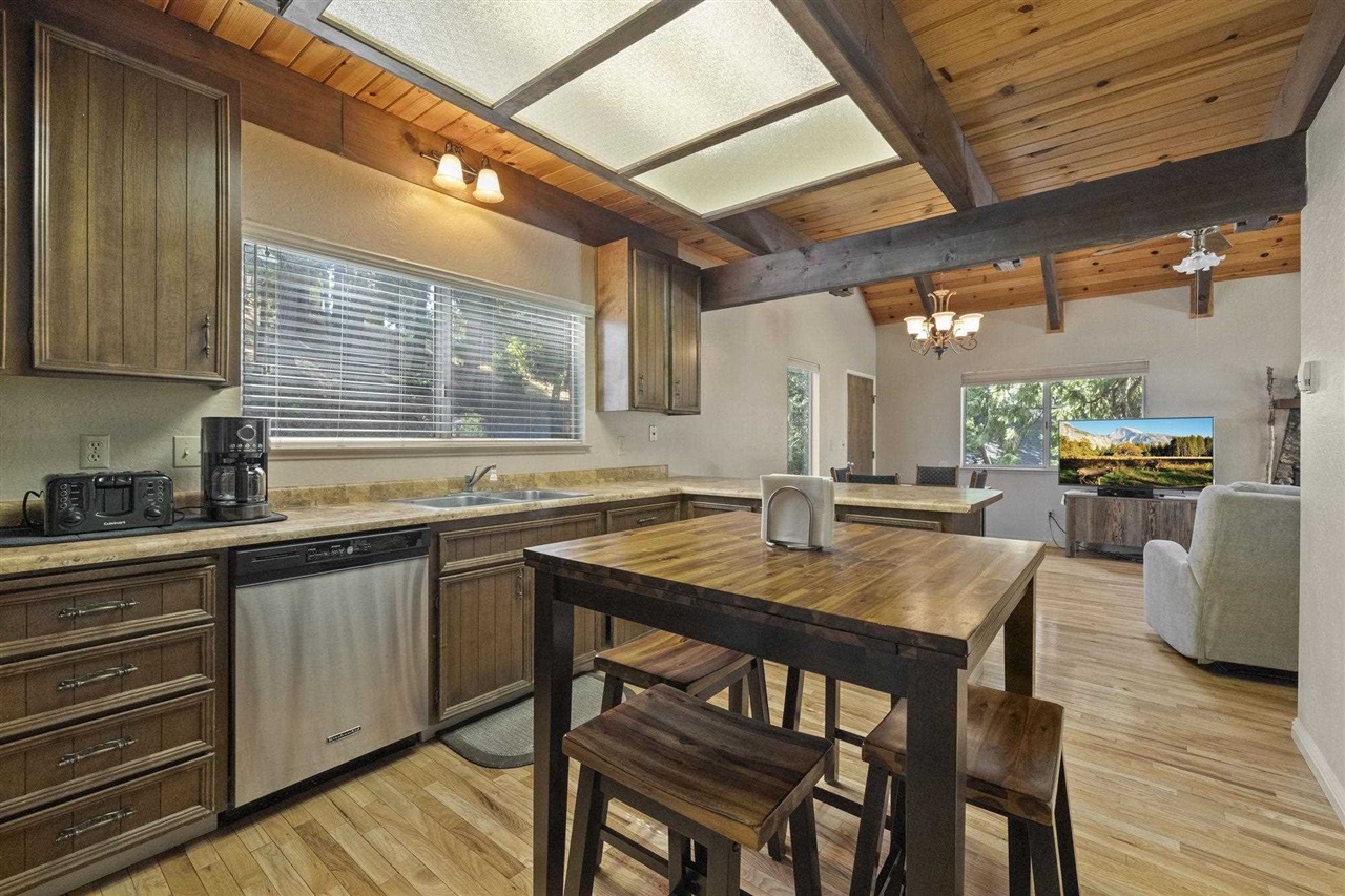Detail Gallery Image 8 of 22 For 24018 Tuyu, Mi Wuk Village,  CA 95346 - 3 Beds | 2 Baths