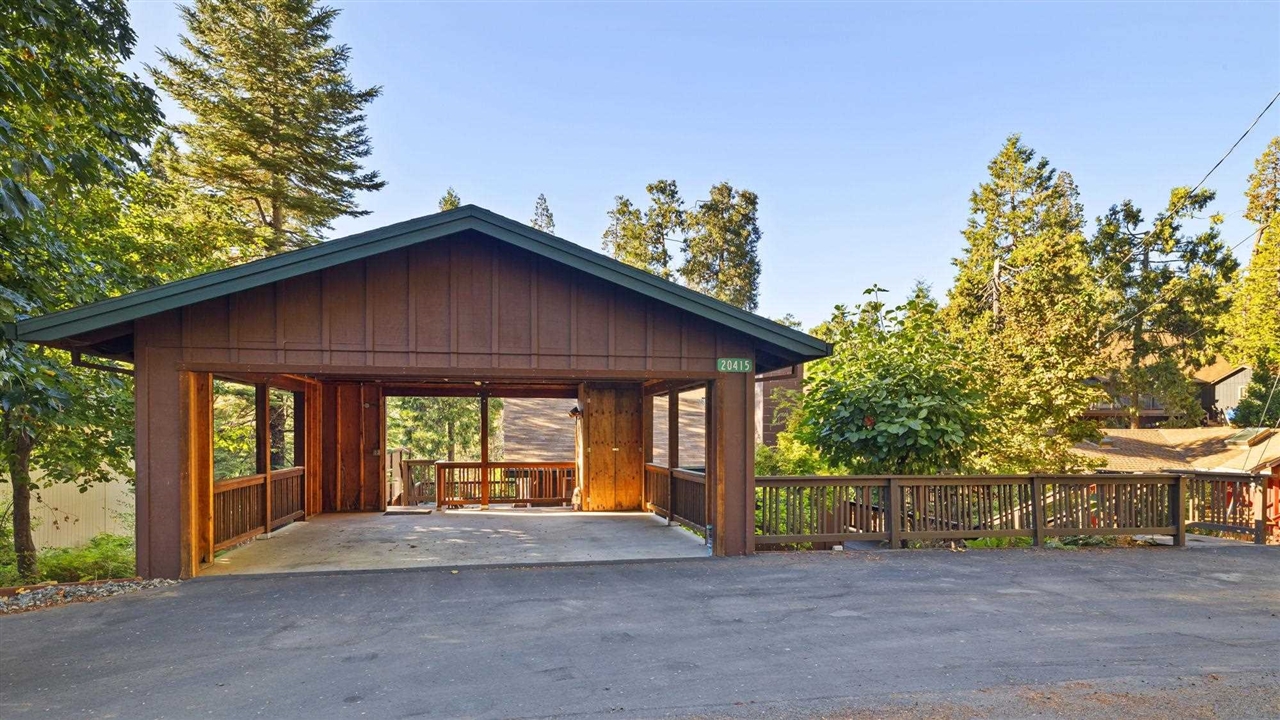 Detail Gallery Image 1 of 35 For 20415 Kutci, Mi Wuk Village,  CA 95346 - 4 Beds | 1/1 Baths