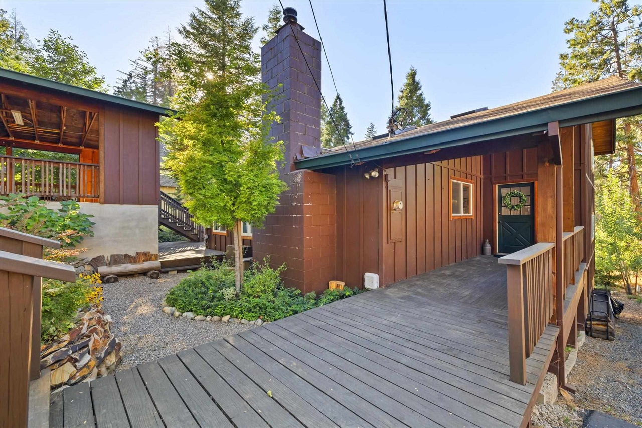 Detail Gallery Image 4 of 35 For 20415 Kutci, Mi Wuk Village,  CA 95346 - 4 Beds | 1/1 Baths