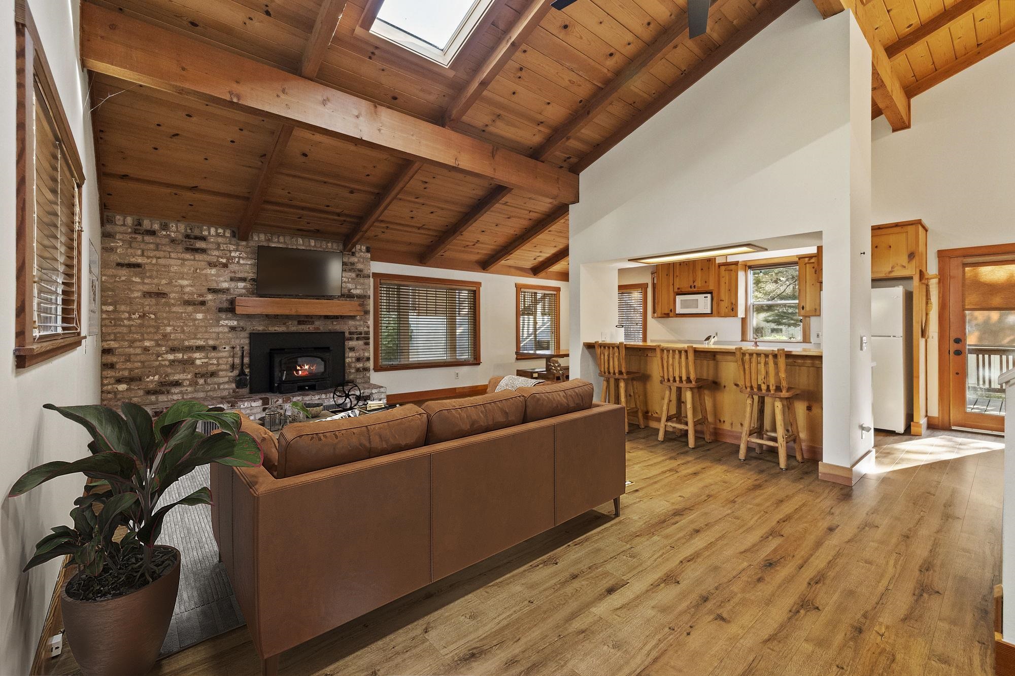 Detail Gallery Image 5 of 35 For 20415 Kutci, Mi Wuk Village,  CA 95346 - 4 Beds | 1/1 Baths