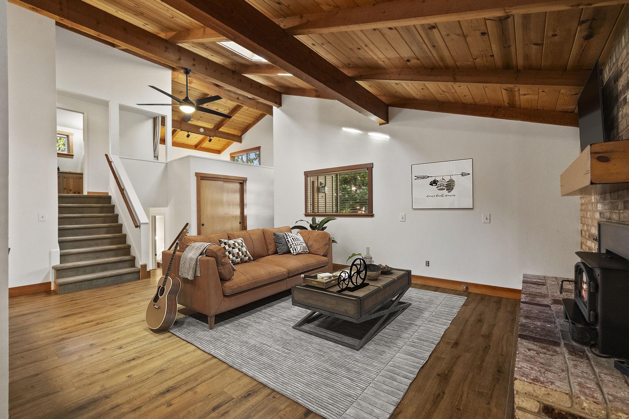 Detail Gallery Image 6 of 35 For 20415 Kutci, Mi Wuk Village,  CA 95346 - 4 Beds | 1/1 Baths