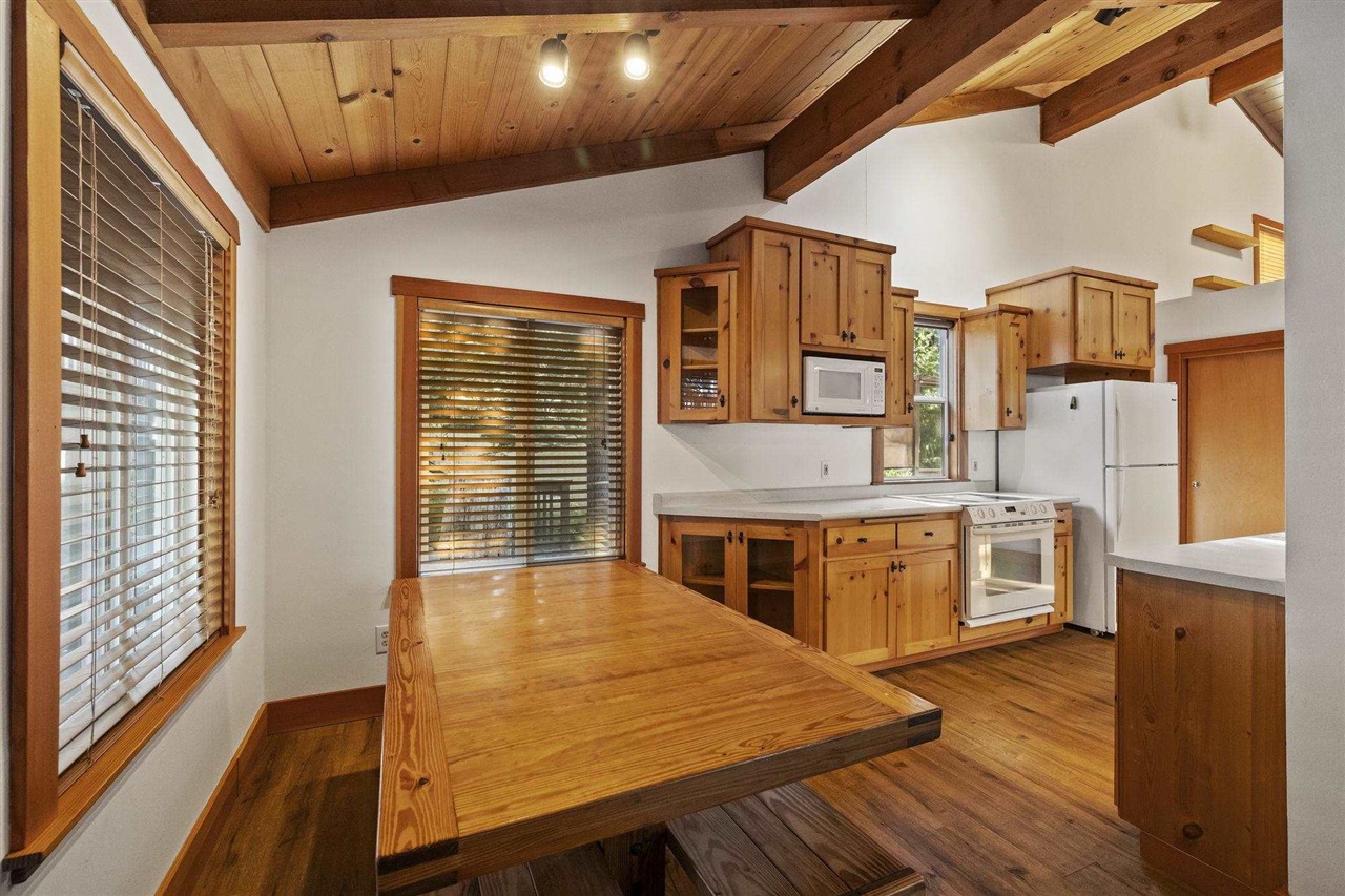 Detail Gallery Image 8 of 35 For 20415 Kutci, Mi Wuk Village,  CA 95346 - 4 Beds | 1/1 Baths