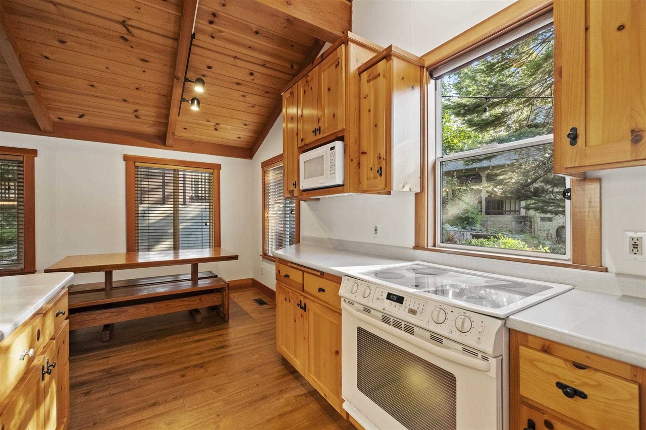 Detail Gallery Image 10 of 35 For 20415 Kutci, Mi Wuk Village,  CA 95346 - 4 Beds | 1/1 Baths