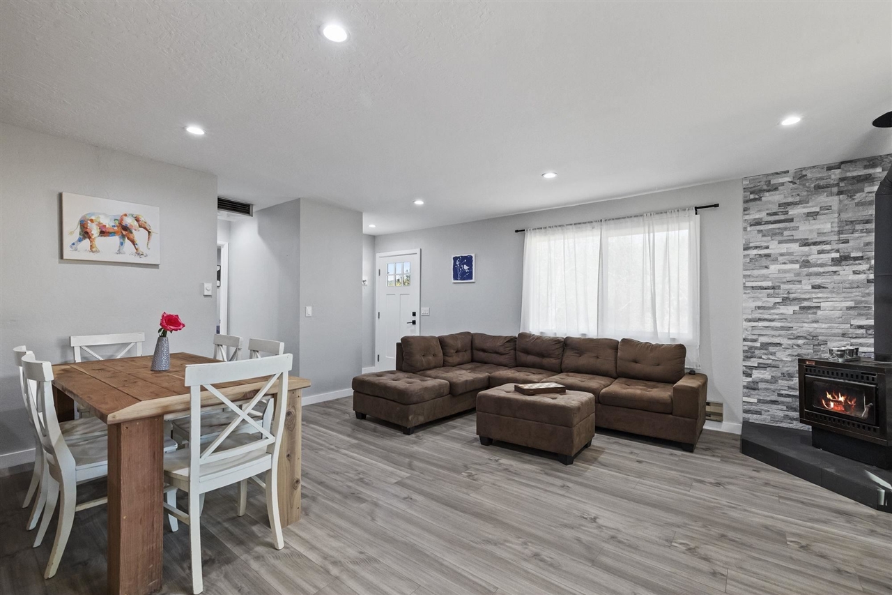 Detail Gallery Image 12 of 43 For 20472 Sherry Ln, Soulsbyville,  CA 95372 - 3 Beds | 2 Baths
