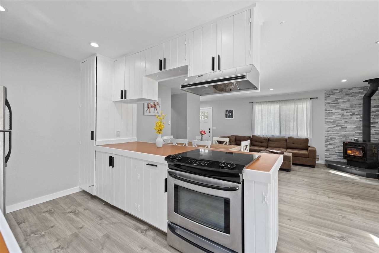 Detail Gallery Image 4 of 43 For 20472 Sherry Ln, Soulsbyville,  CA 95372 - 3 Beds | 2 Baths